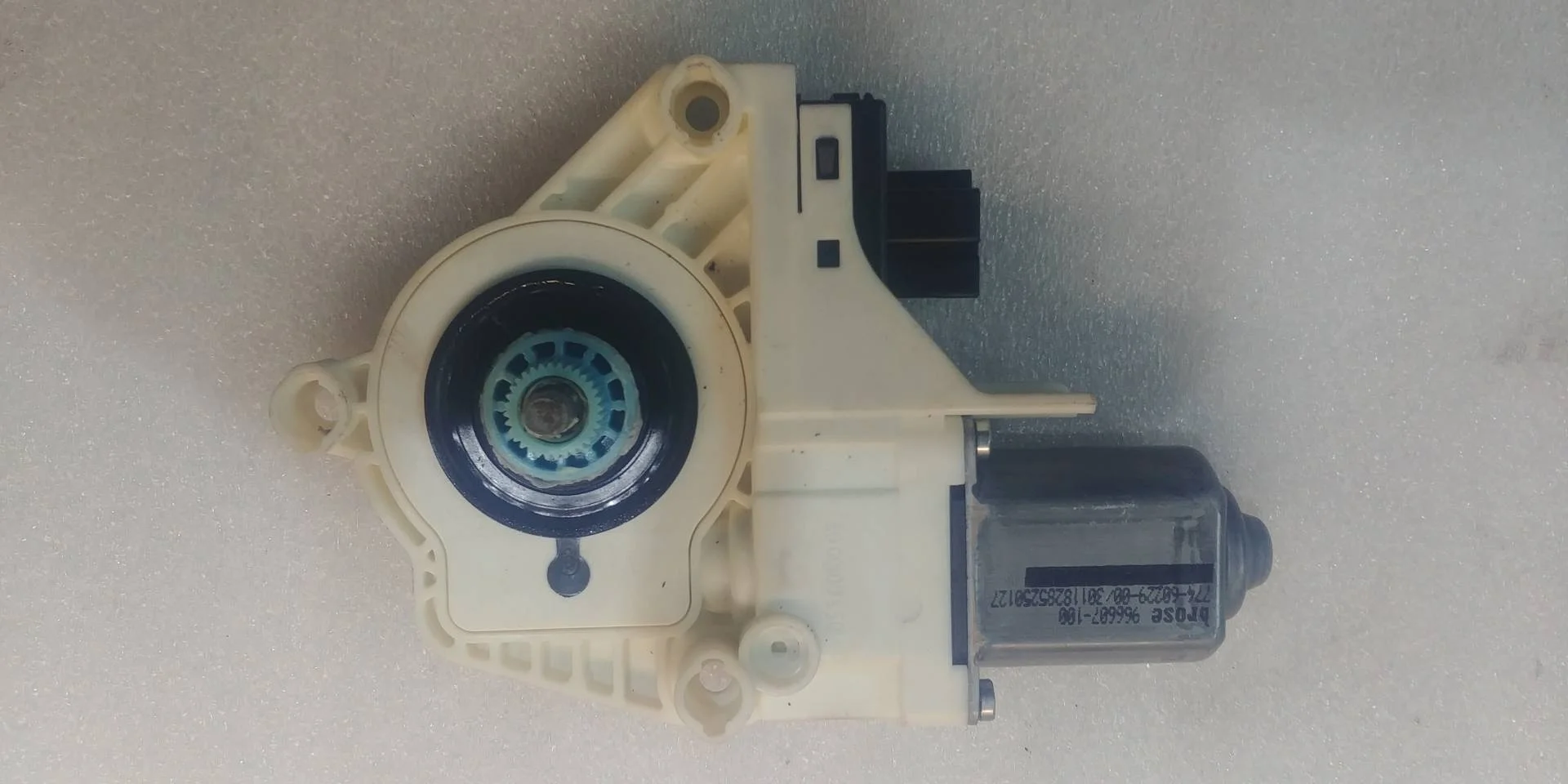 Моторчик стеклоподъемника двери Audi Q5