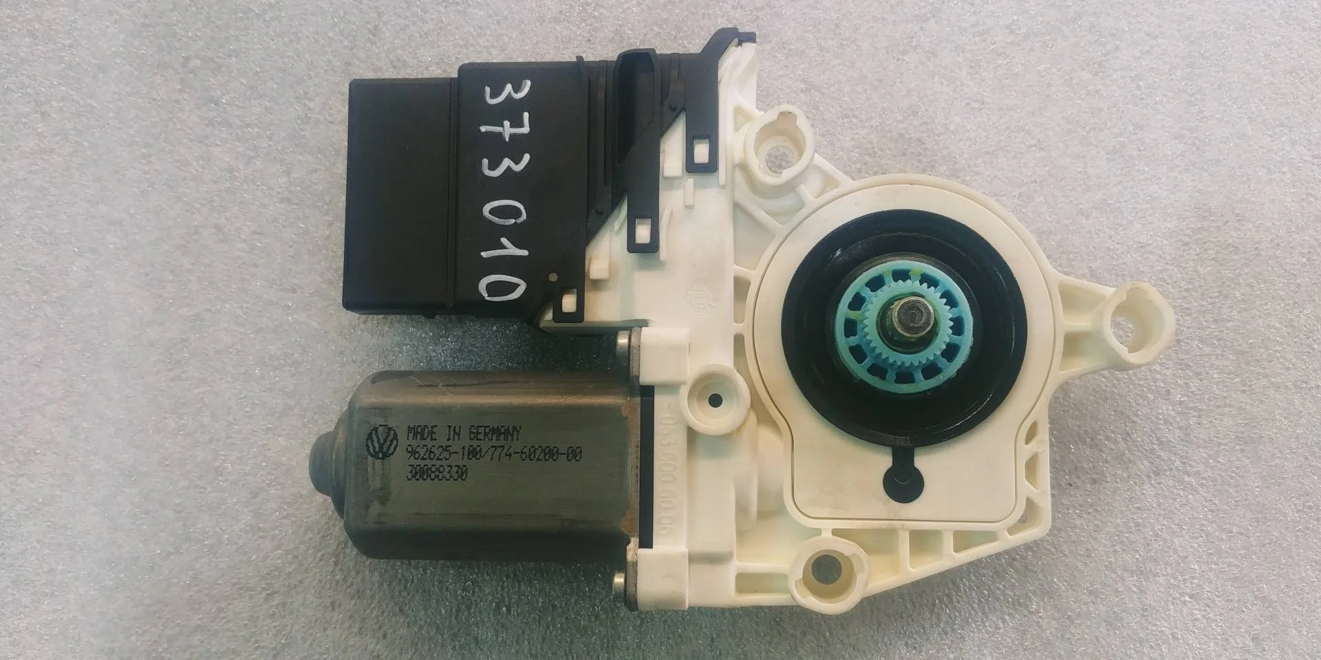 Моторчик стеклоподъемника двери Volkswagen Tiguan