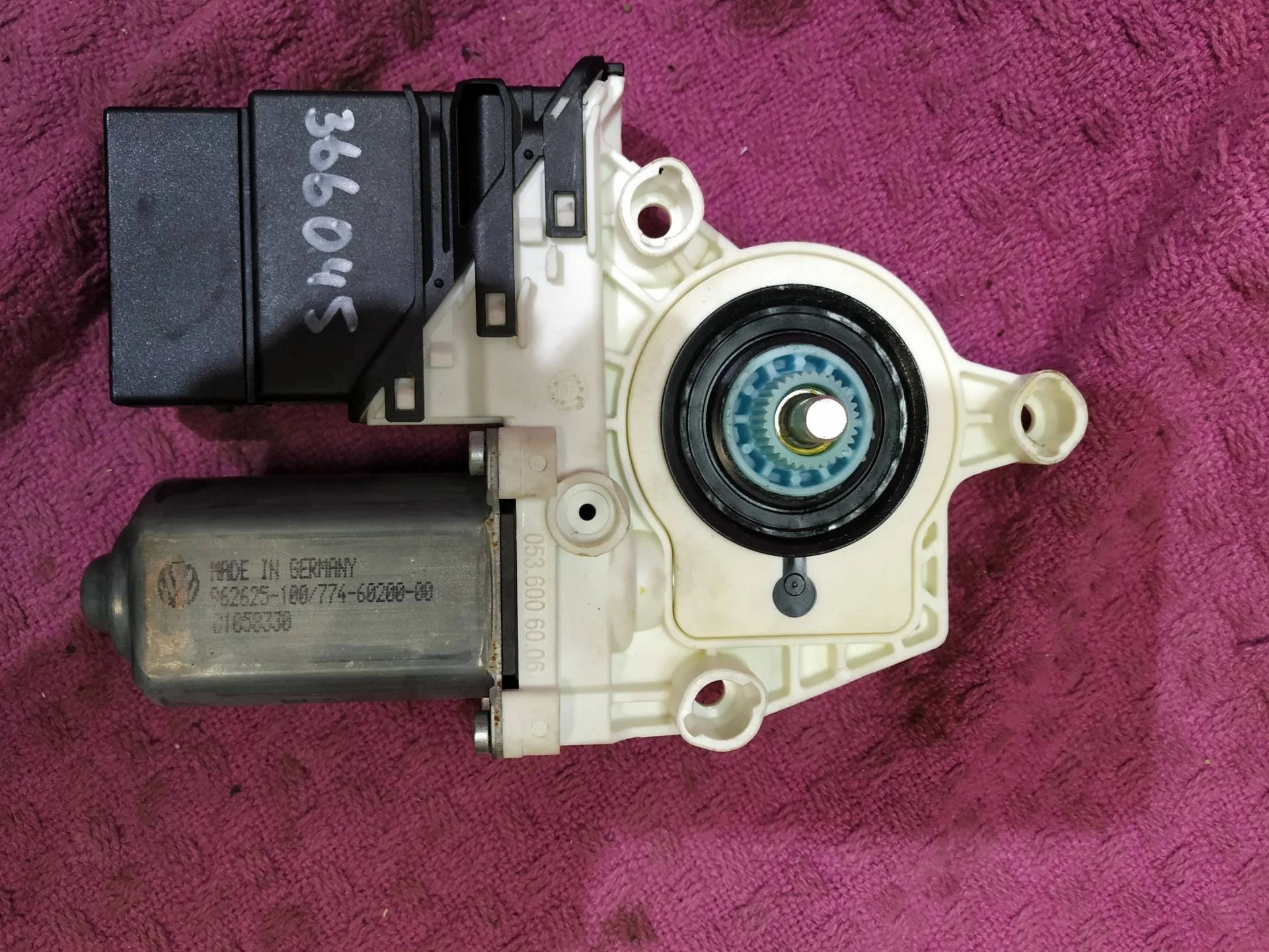 Моторчик стеклоподъемника двери Volkswagen Tiguan