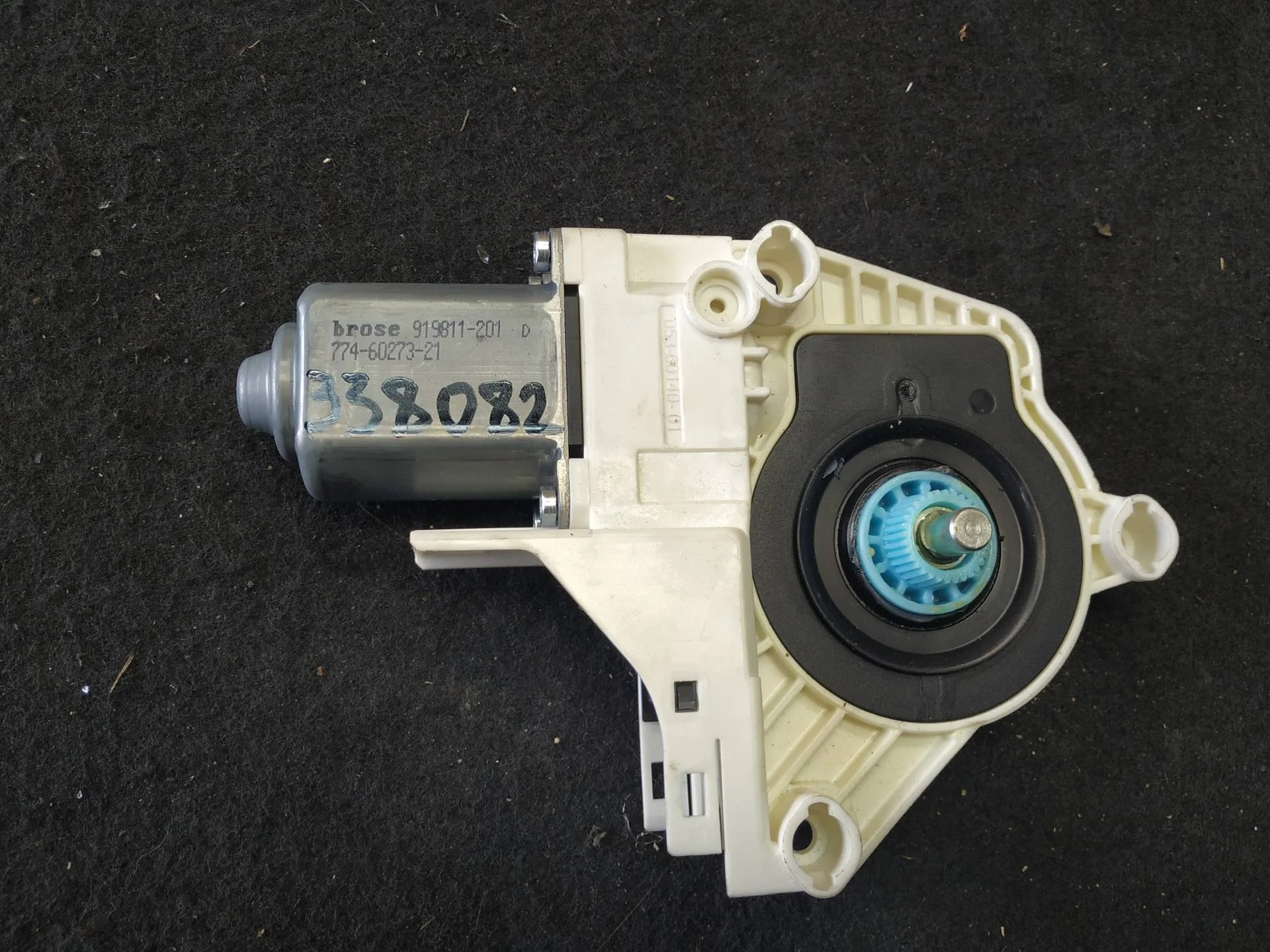 Моторчик стеклоподъемника двери Audi A4