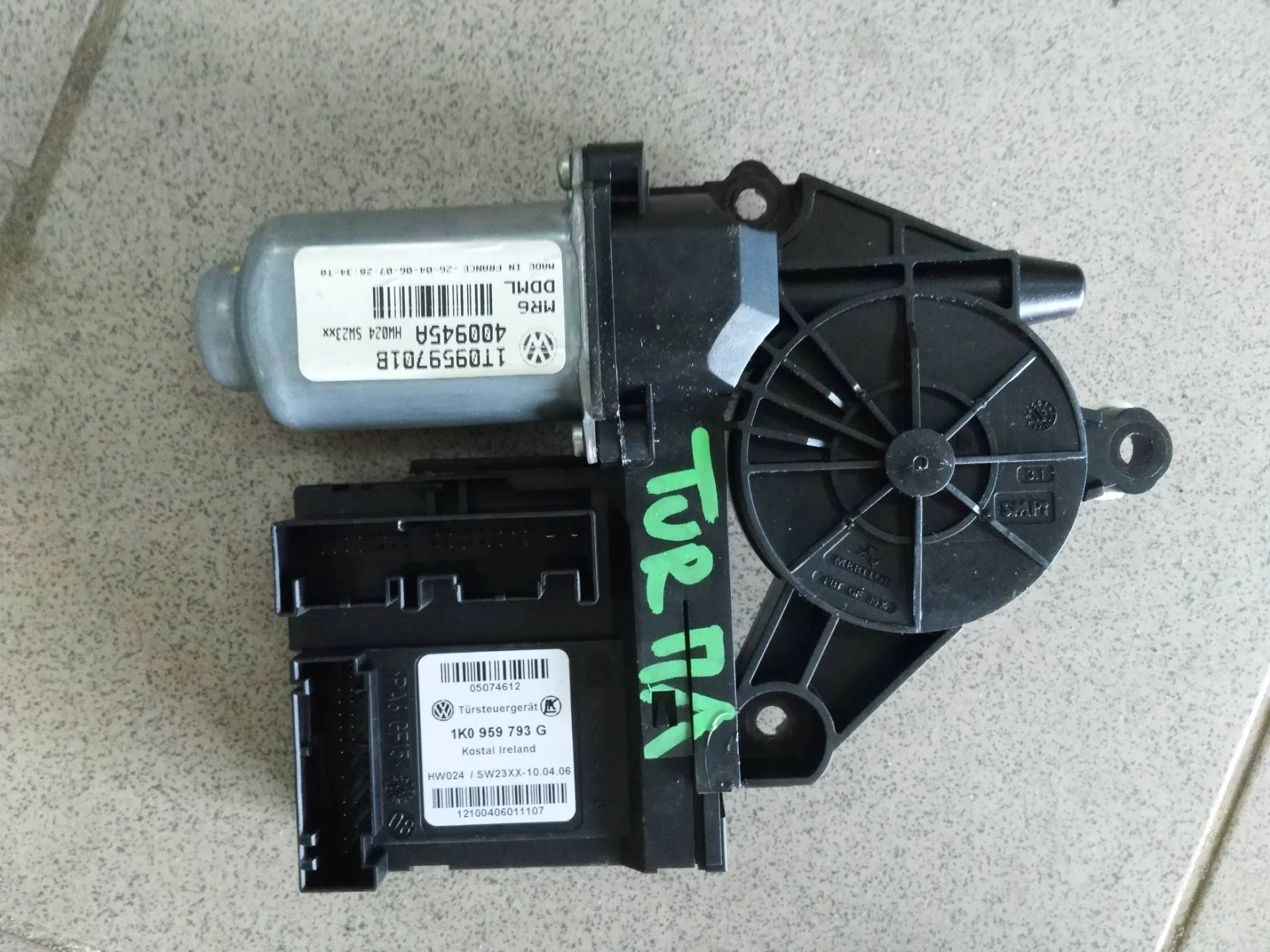 Моторчик стеклоподъемника двери Volkswagen Touran