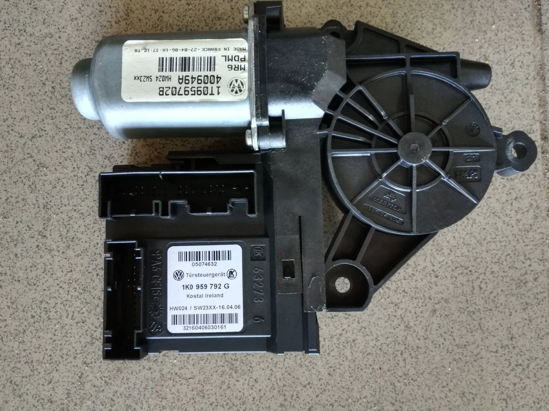 Моторчик стеклоподъемника двери Volkswagen Touran