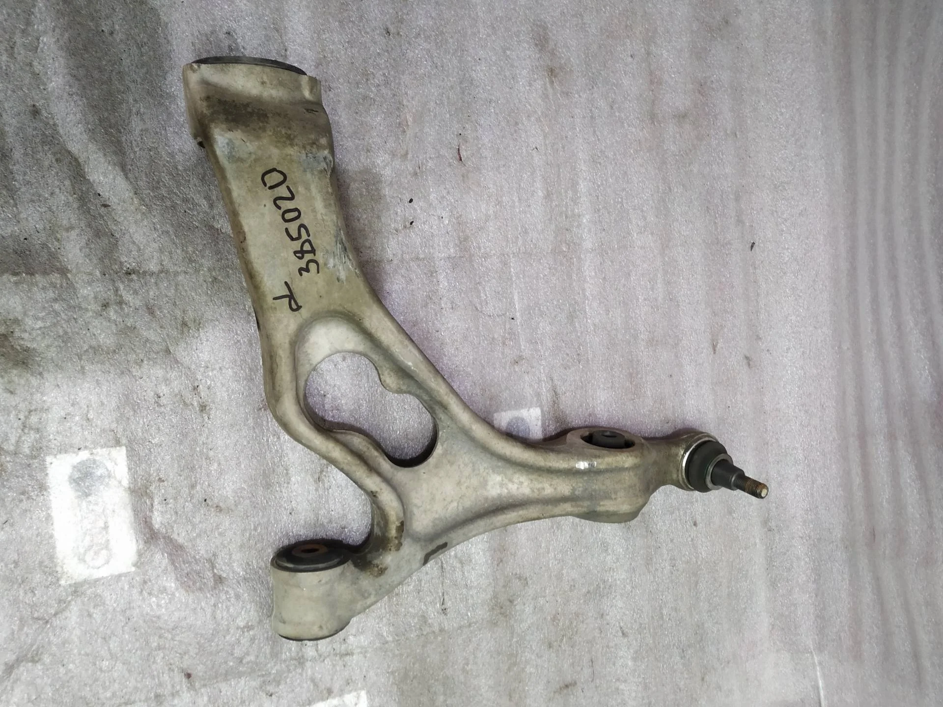 рычаг передний правый Volkswagen Touareg 2  2013