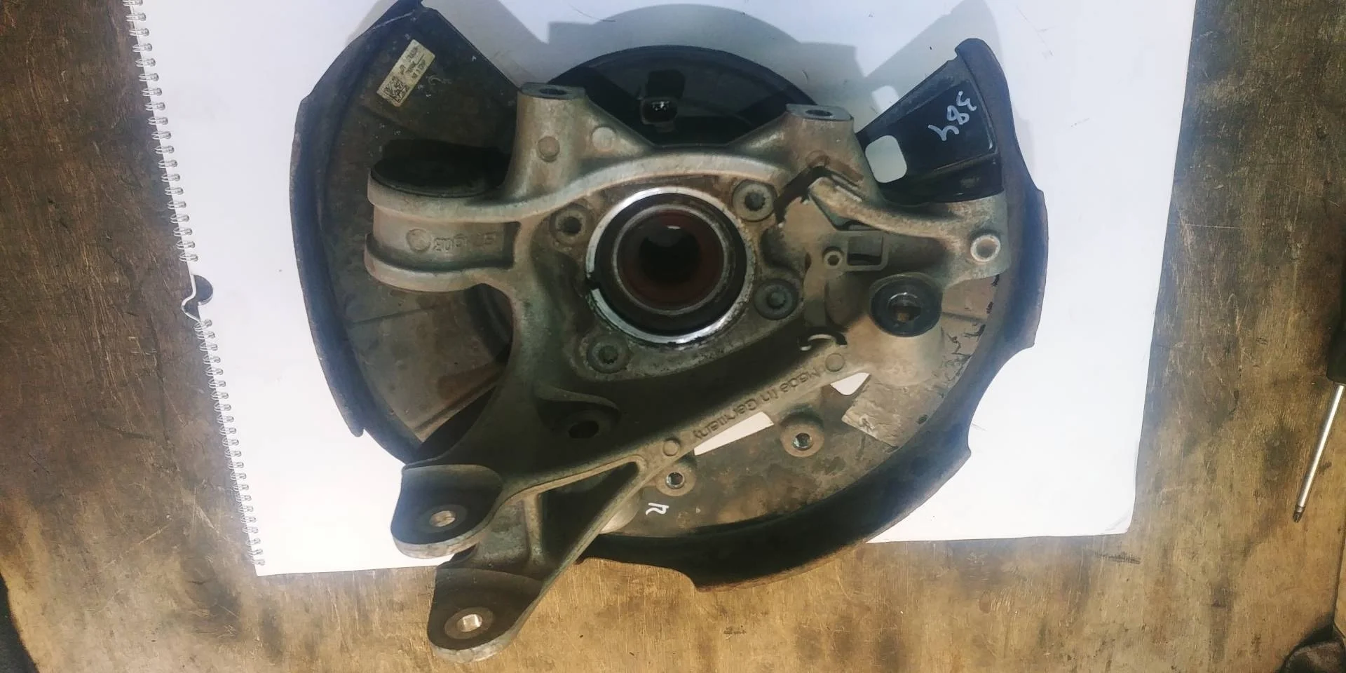 кулак задний правый Volkswagen Touareg 2  2013