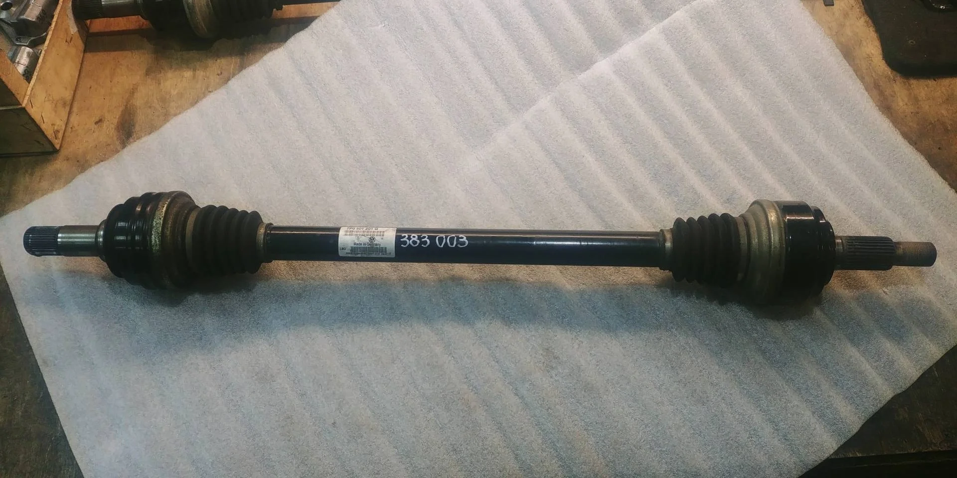 полуось задняя Volkswagen Touareg 2  2013