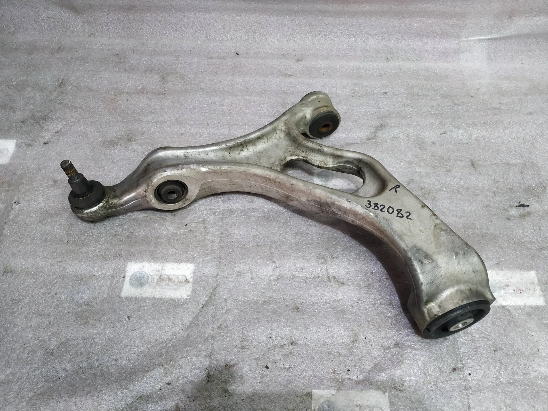 рычаг передний правый Volkswagen Touareg 2  2013