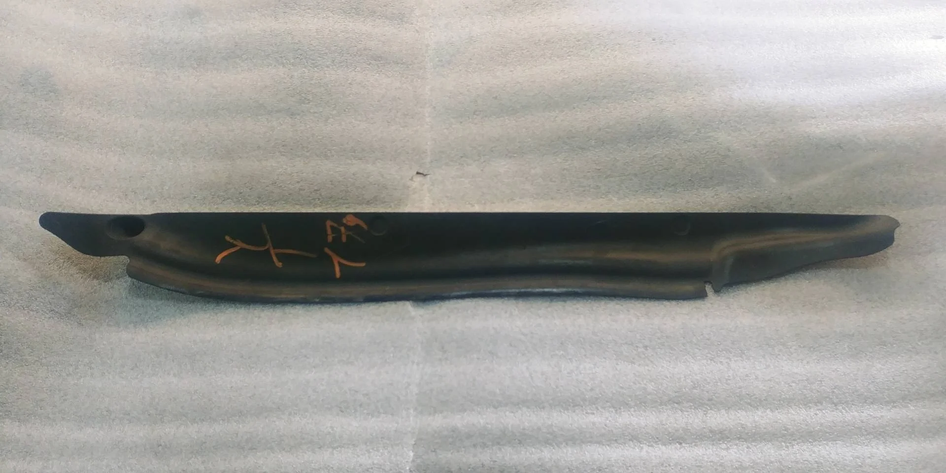 пыльник крыла переднего левого Volkswagen Touareg 2  2013