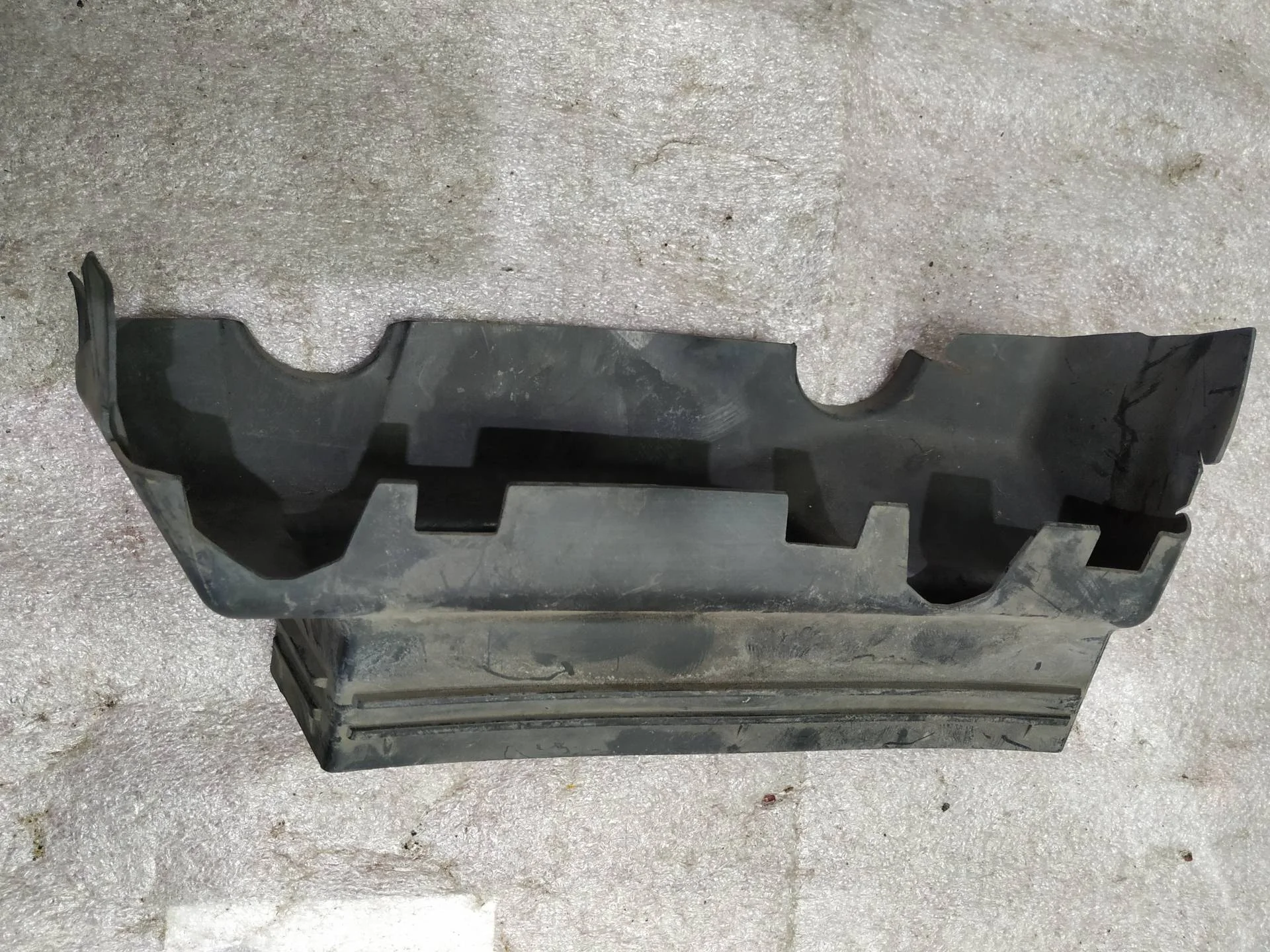 воздухозаборник Volkswagen Touareg 2  2013