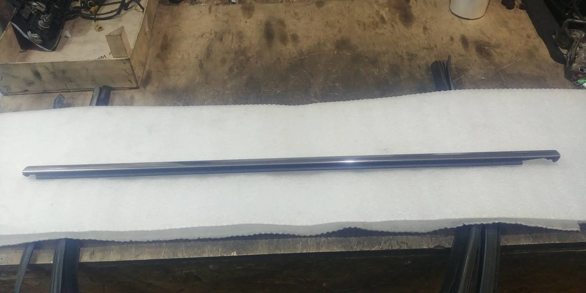 молдинг двери задней правой Volkswagen Touareg 2  2013