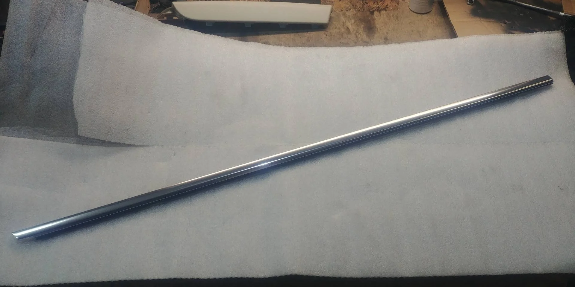 молдинг двери передней правой Volkswagen Touareg 2  2013