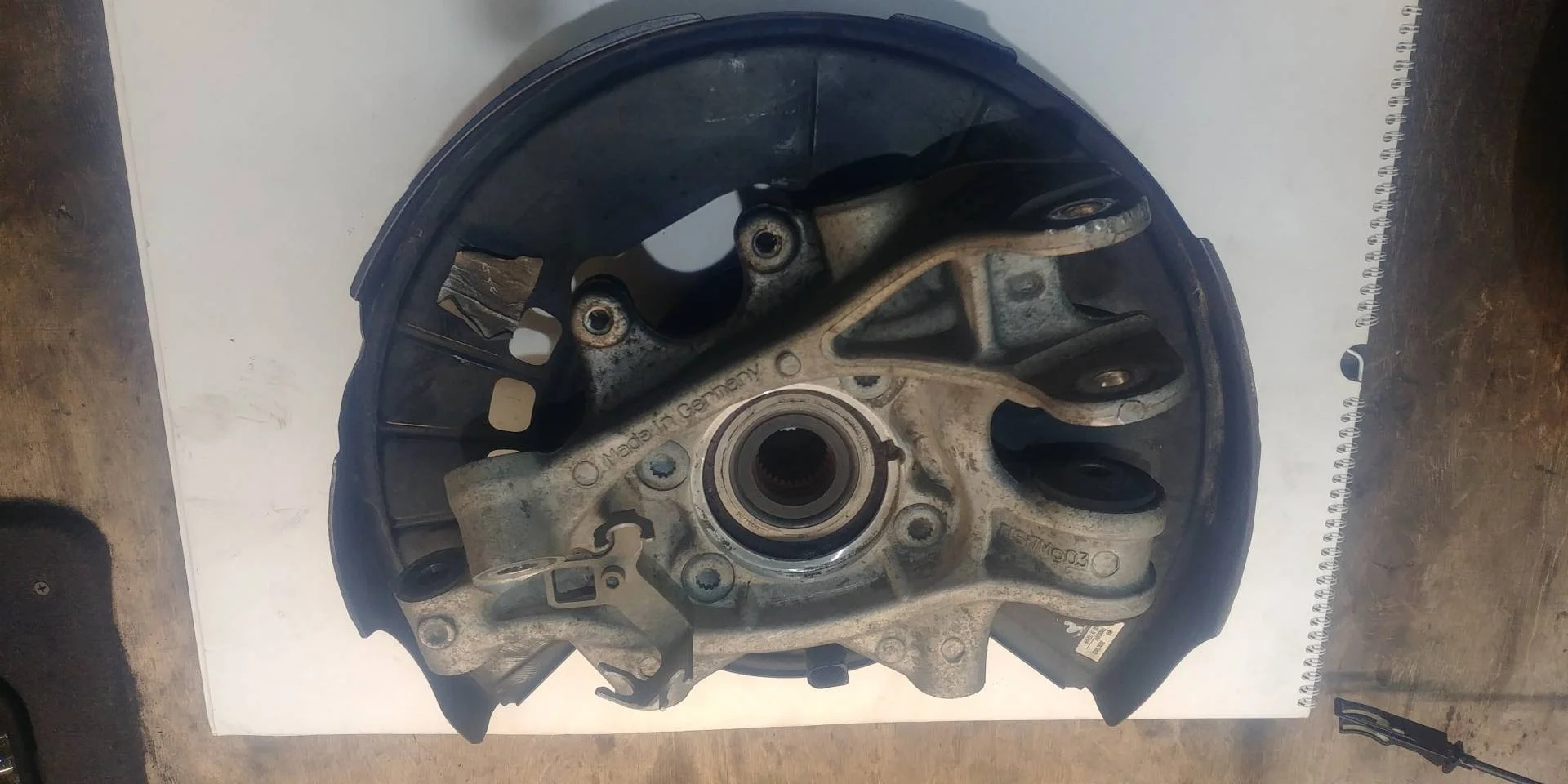 кулак задний правый Volkswagen Touareg 2  2013