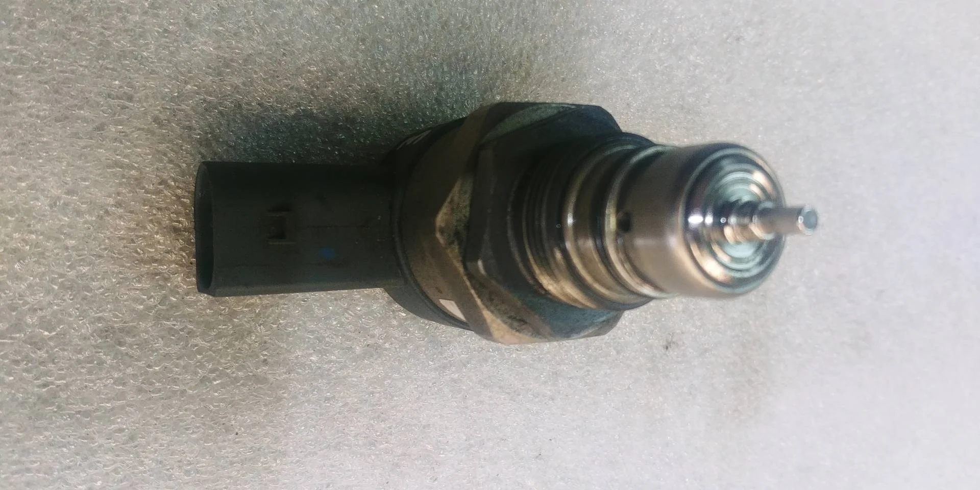 pегулятор давления топлива Volkswagen Touareg 2  2013