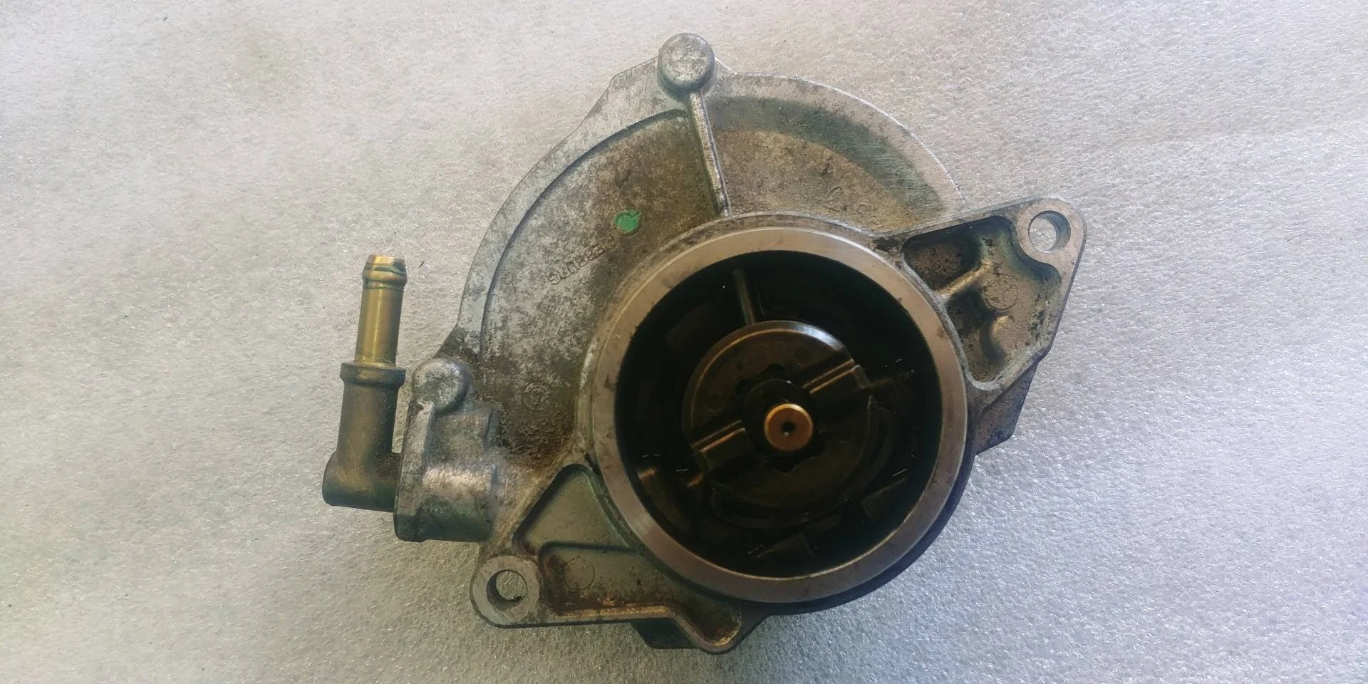 вакуумный насос Volkswagen Touareg 2  2013