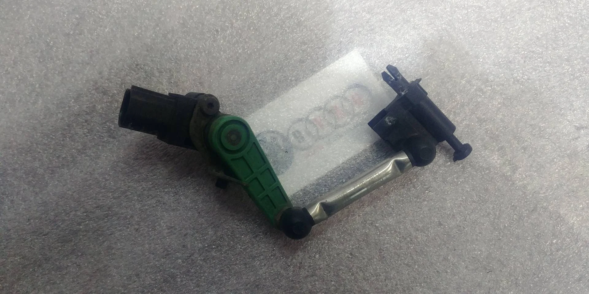 датчик дорожного просвета передний левый Volkswagen Touareg 2  2013