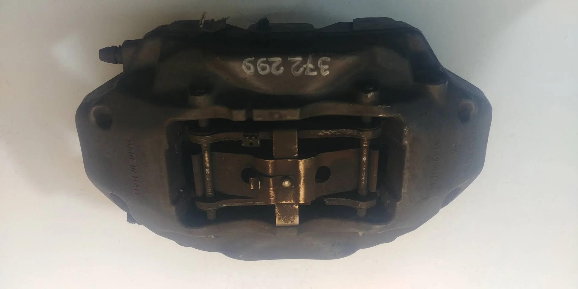 суппорт тормозной передний правый Volkswagen Touareg 2  2013