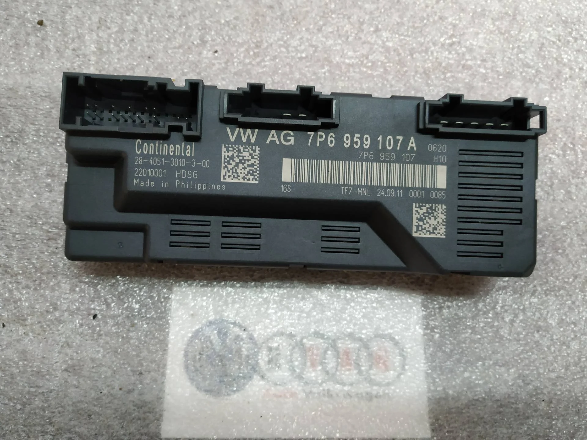 блок управления крышкой багажника Volkswagen Touareg 2  2013