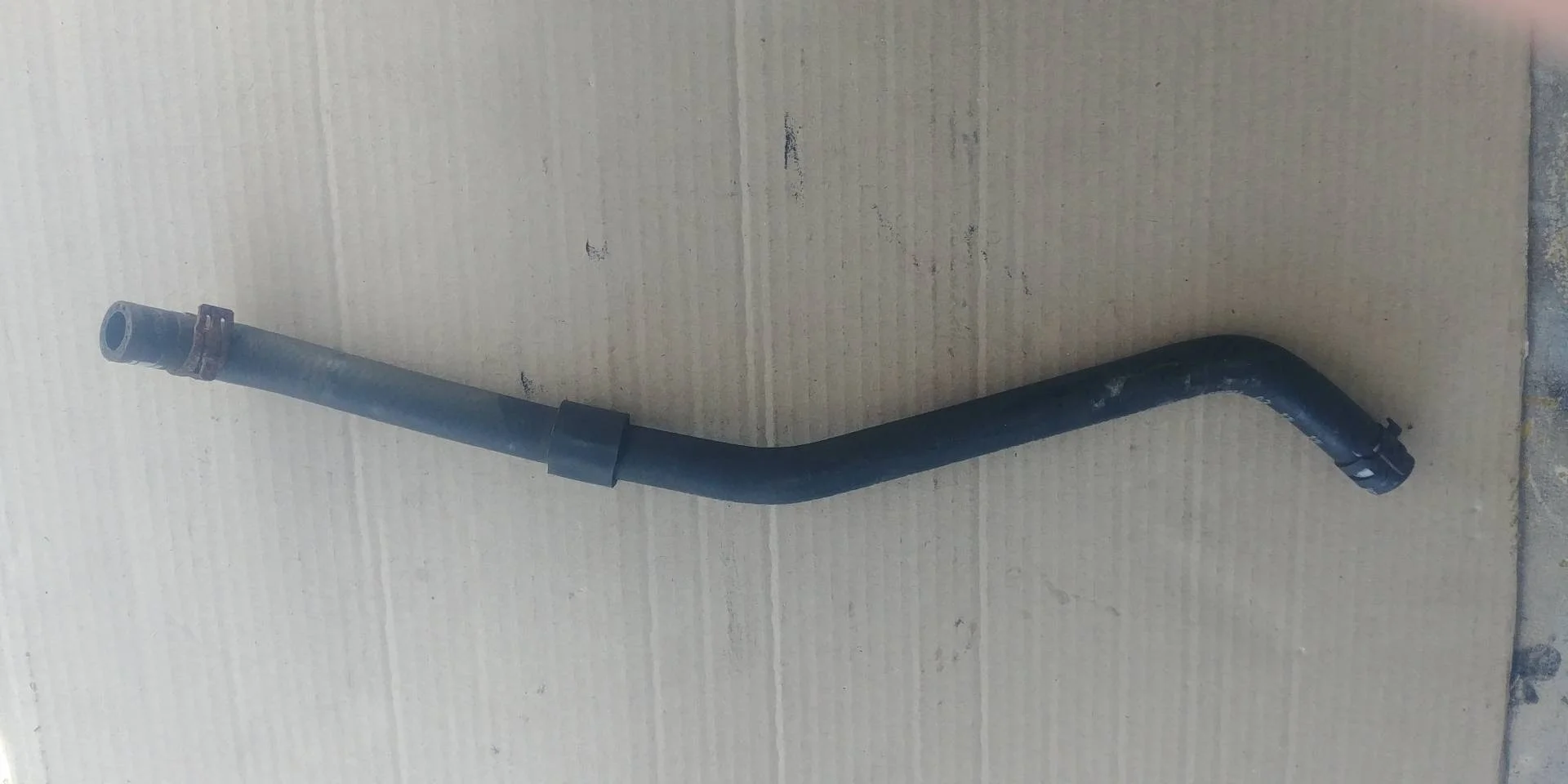 патрубок (трубопровод, шланг) Volkswagen Touareg 2  2013