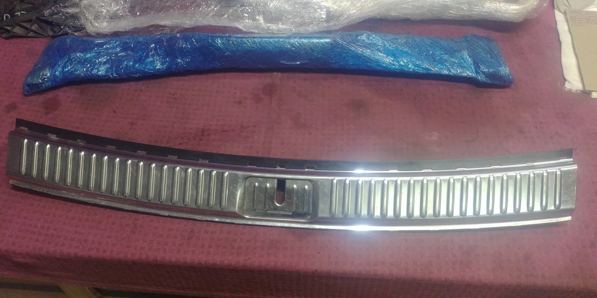 накладка внутренняя на заднюю панель кузова Volkswagen Touareg 2  2013