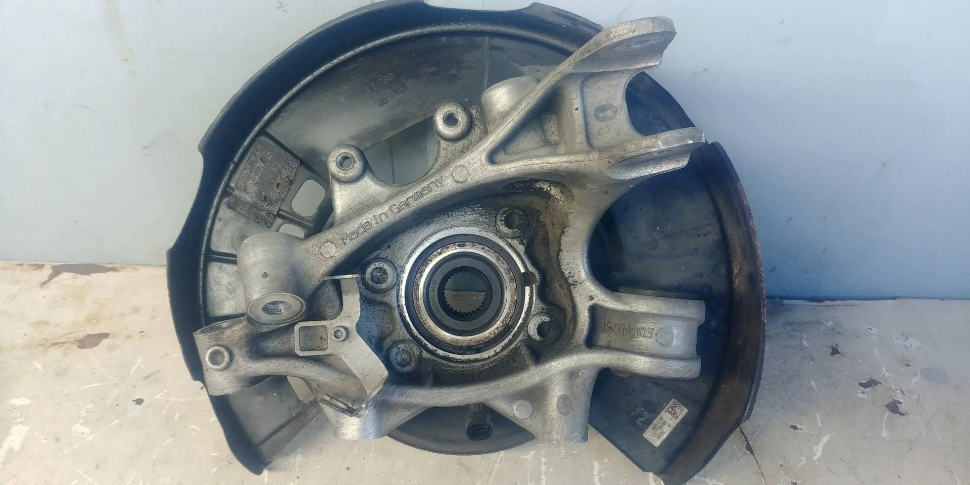 кулак задний правый Volkswagen Touareg 2  2013