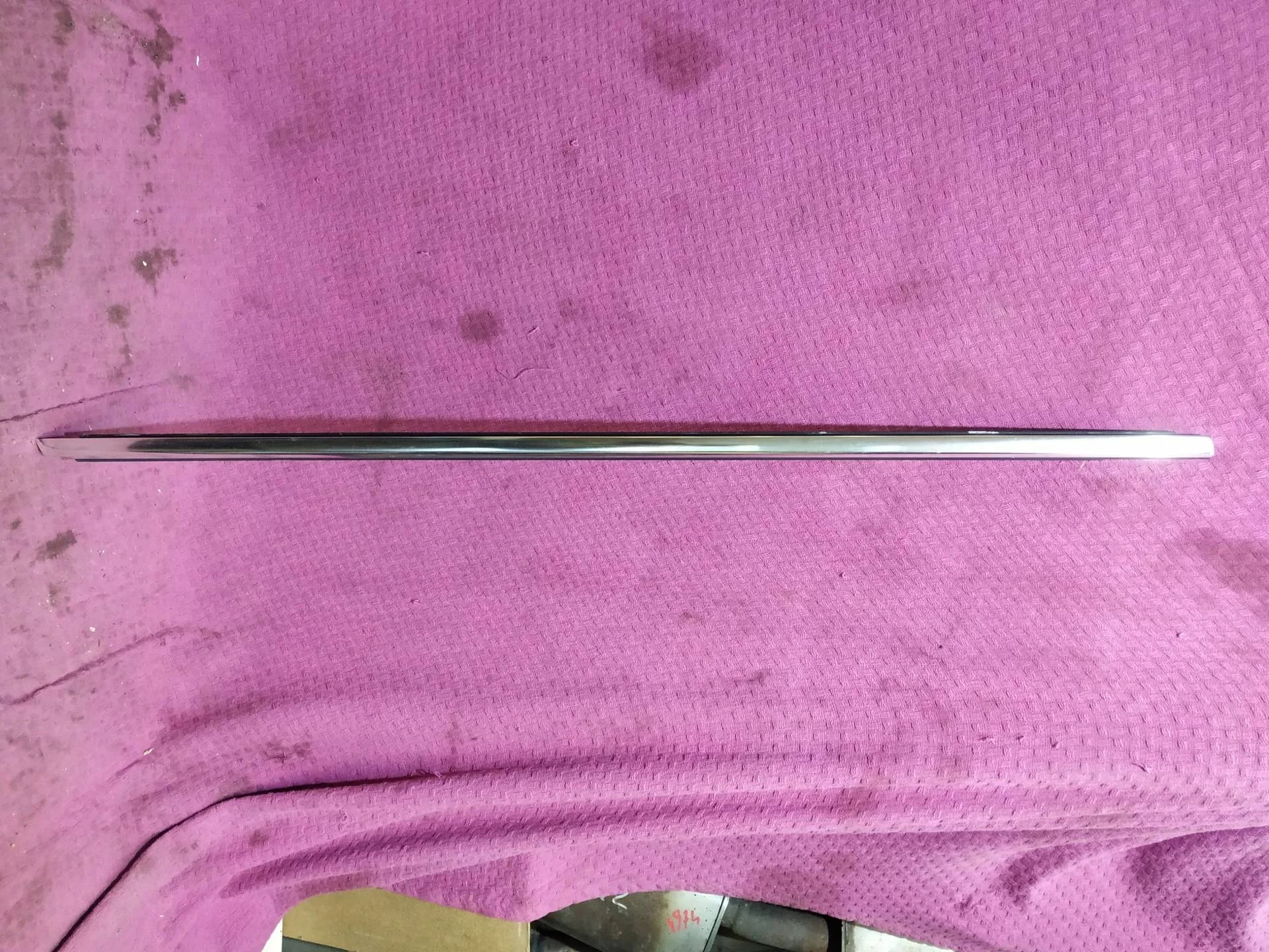 молдинг двери передней правой Volkswagen Touareg 2  2013