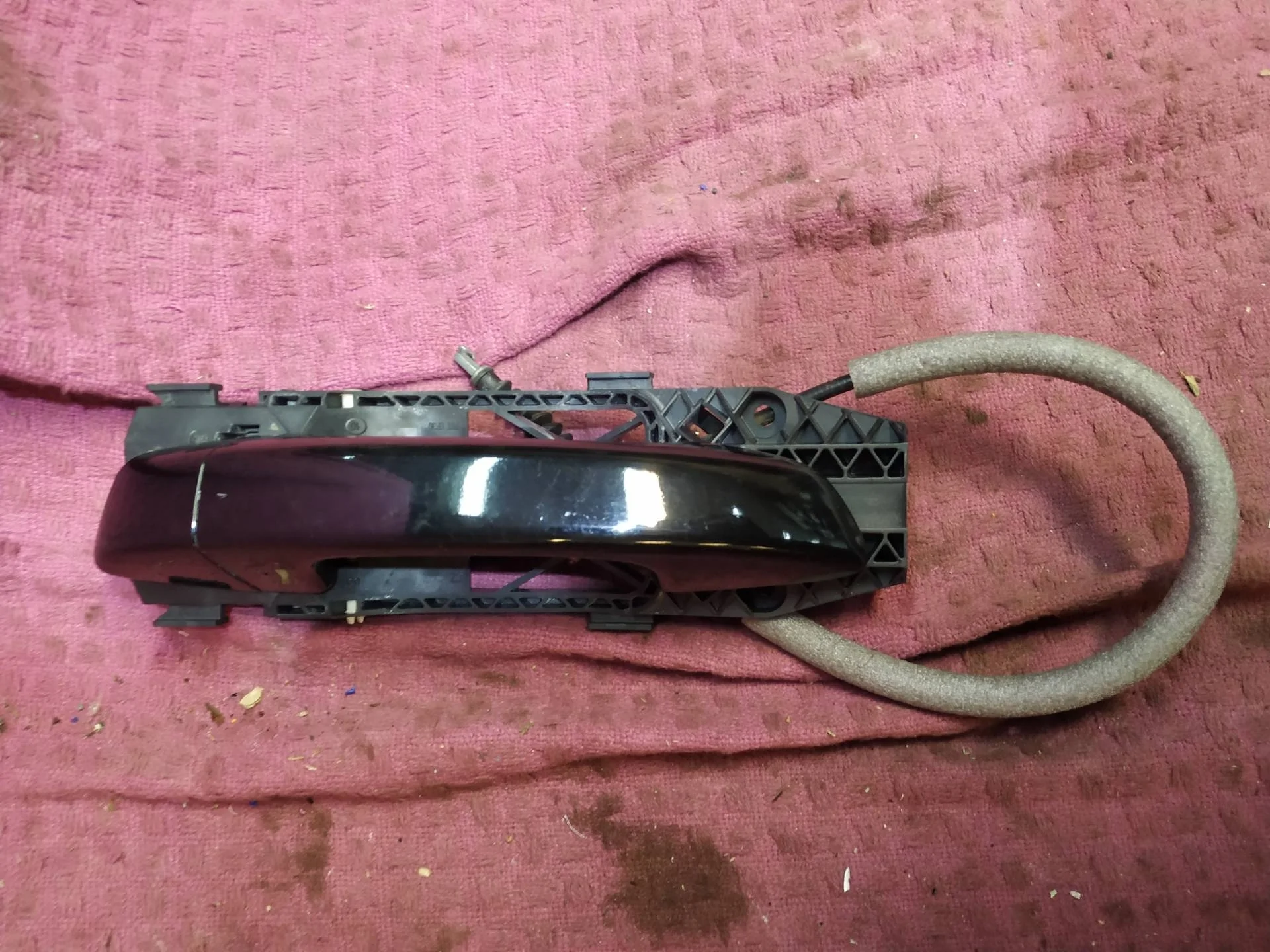 ручка наружная двери задней левой Volkswagen Touareg 2  2013