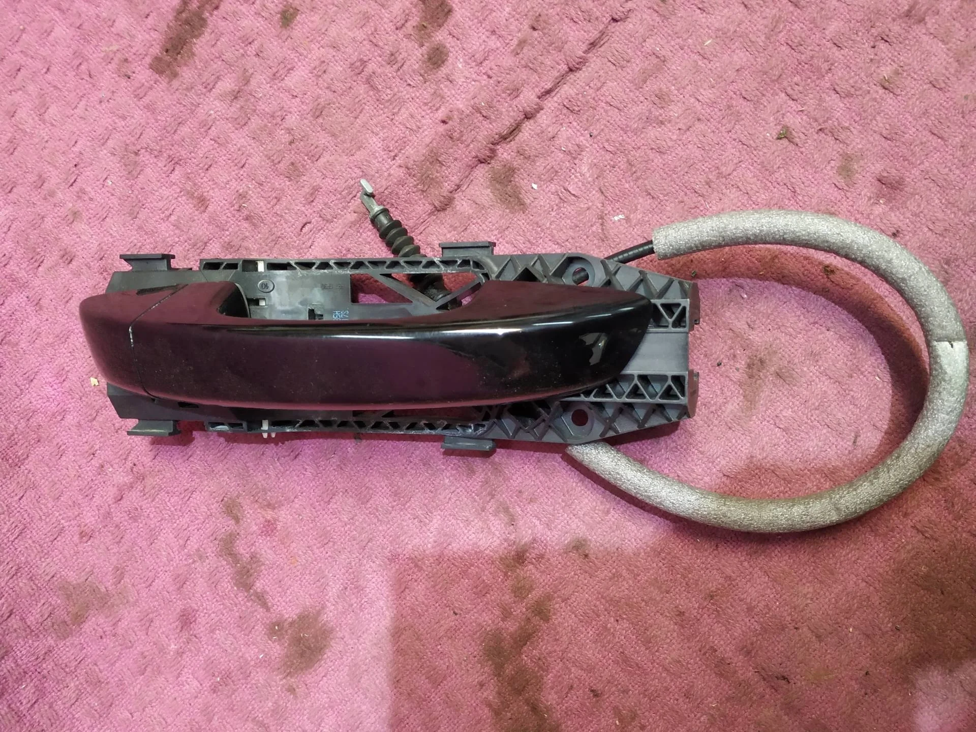 ручка наружная двери правой Volkswagen Touareg 2  2013