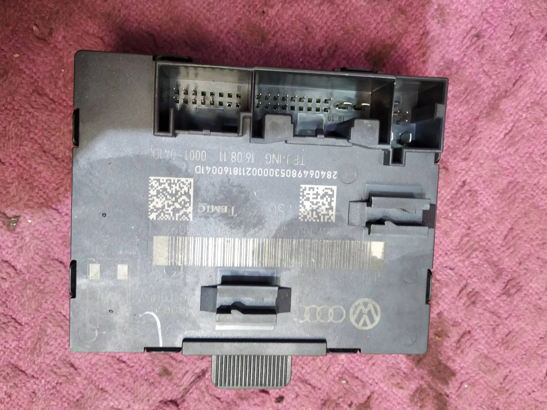 модуль управления двери задней Volkswagen Touareg 2  2013