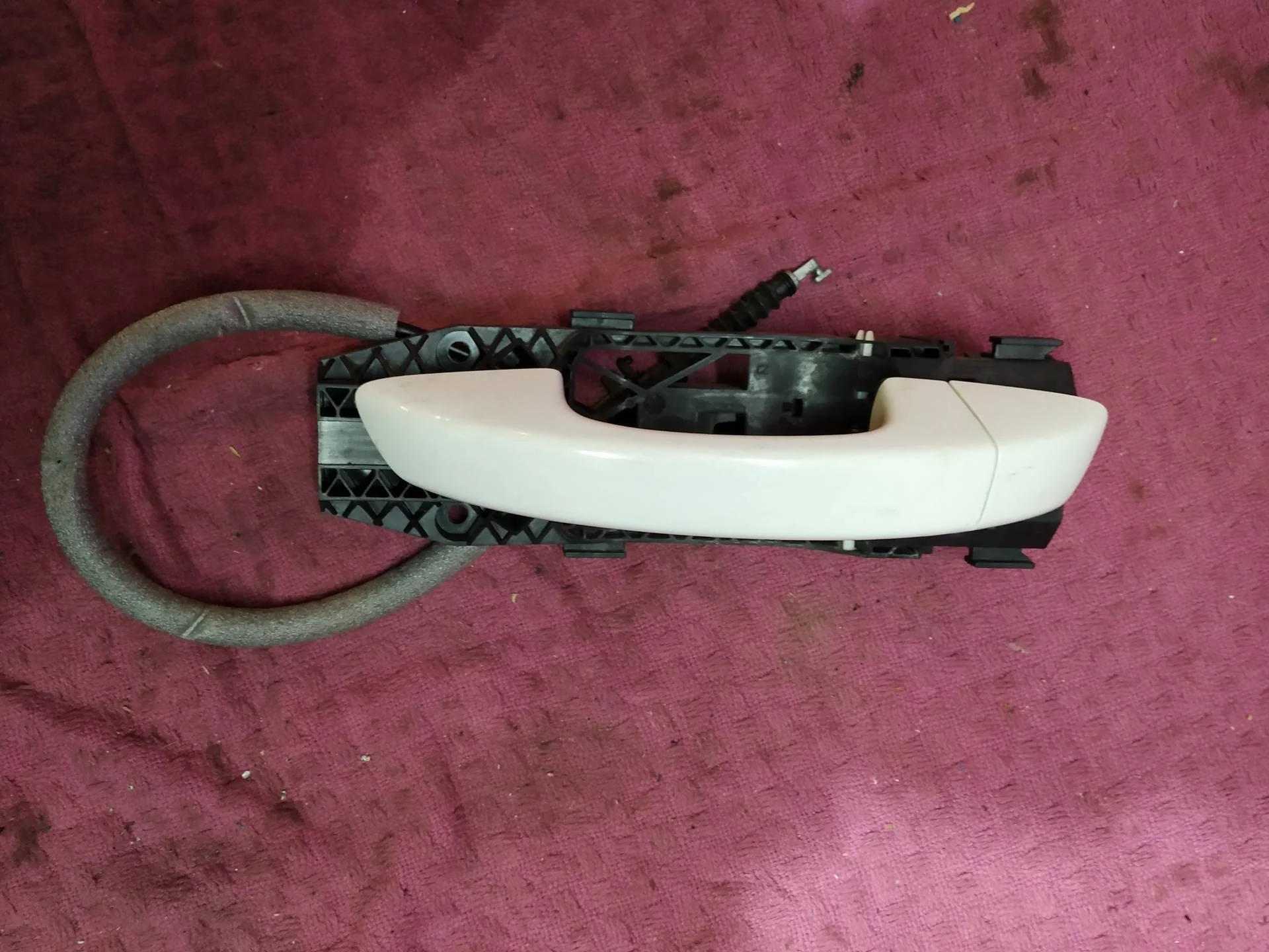 ручка наружная двери задней левой Volkswagen Touareg 2  2013