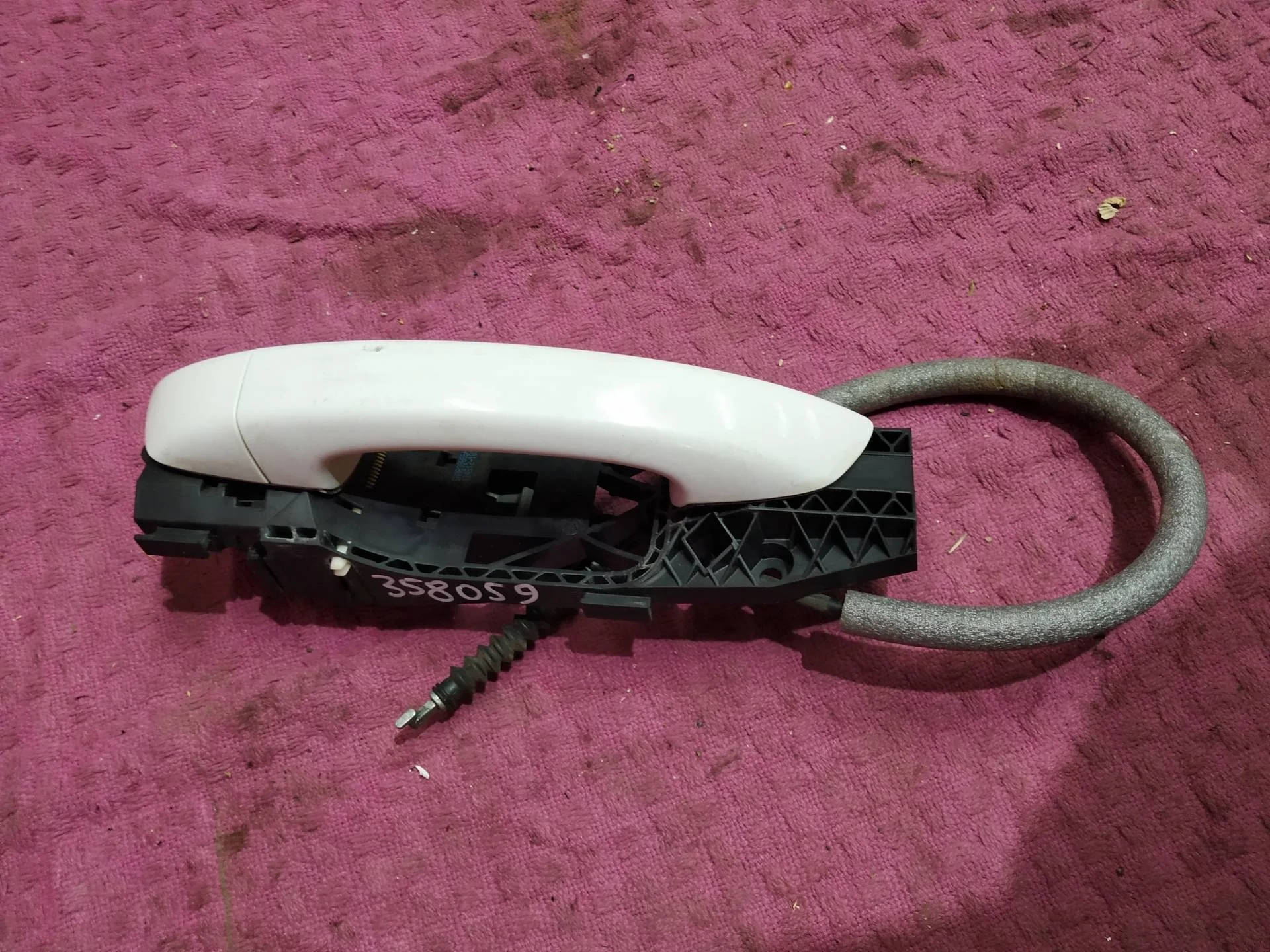 ручка наружная двери правой Volkswagen Touareg 2  2013