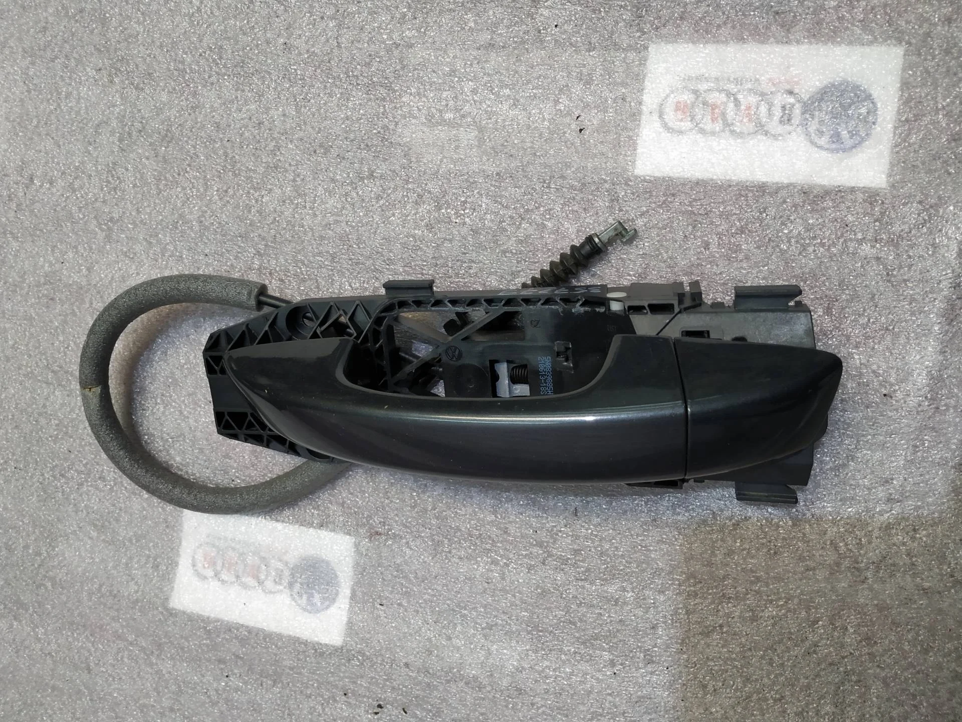 ручка наружная двери задней левой Volkswagen Touareg 2  2013
