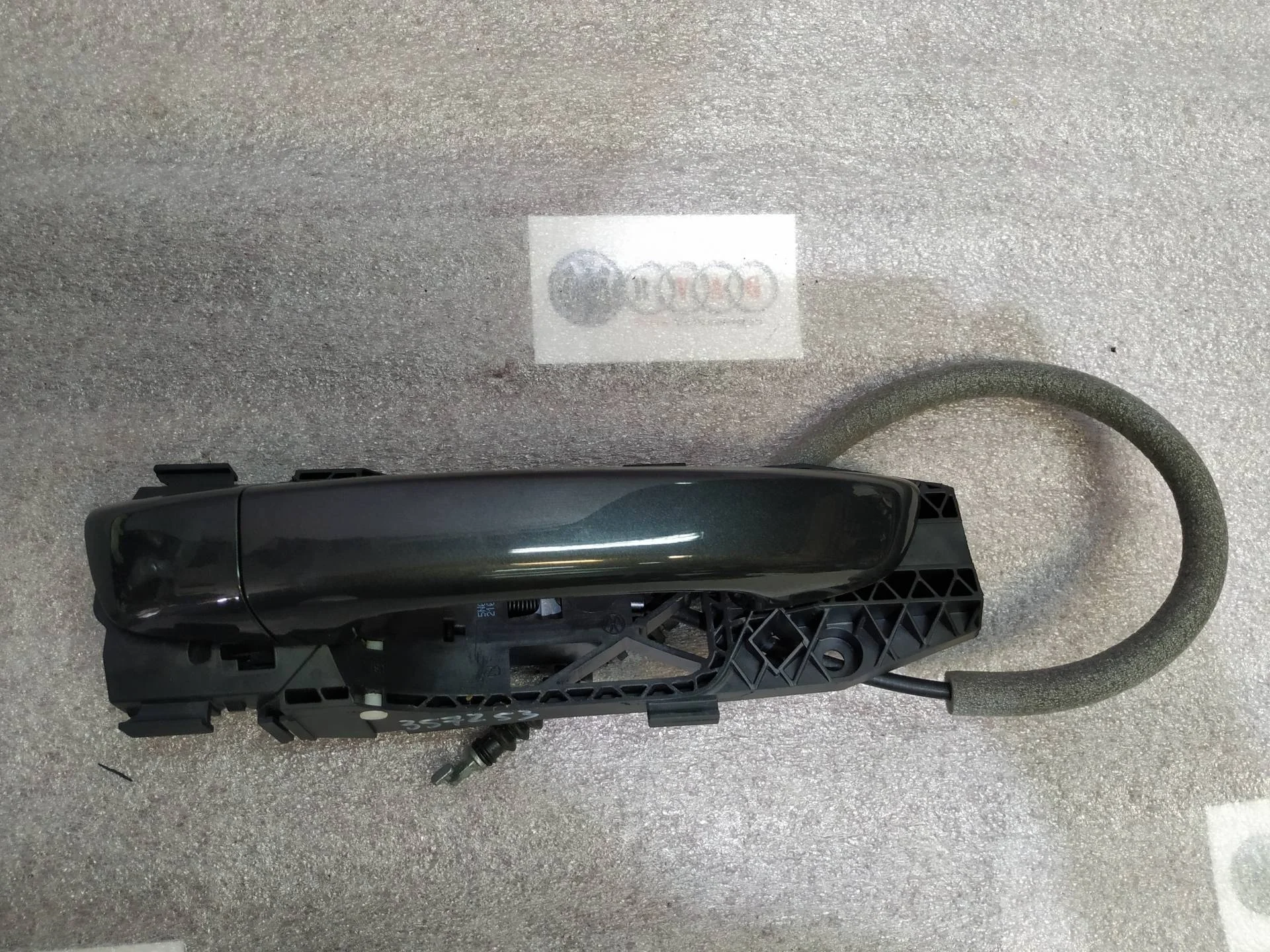 ручка наружная двери правой Volkswagen Touareg 2  2013