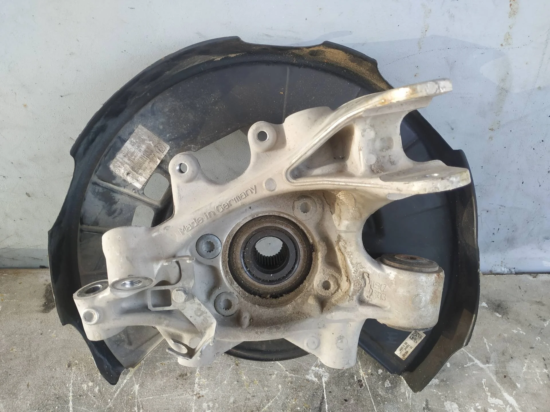 кулак задний правый Volkswagen Touareg 2  2013