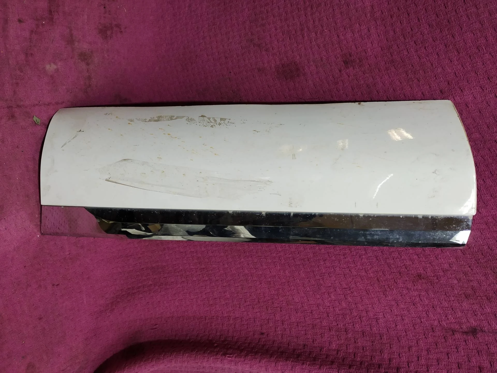 накладка двери задней левой Volkswagen Touareg 2  2013