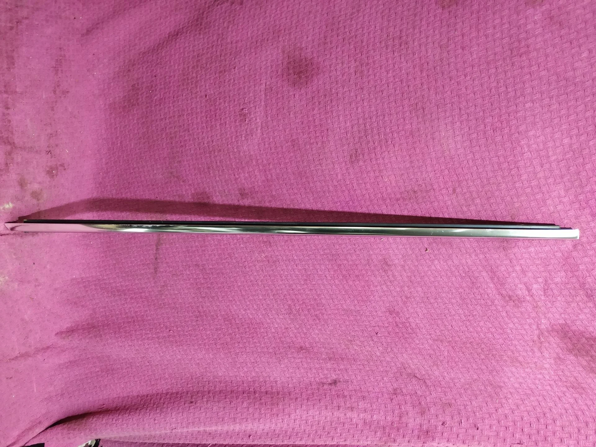 молдинг двери передней правой Volkswagen Touareg 2  2013