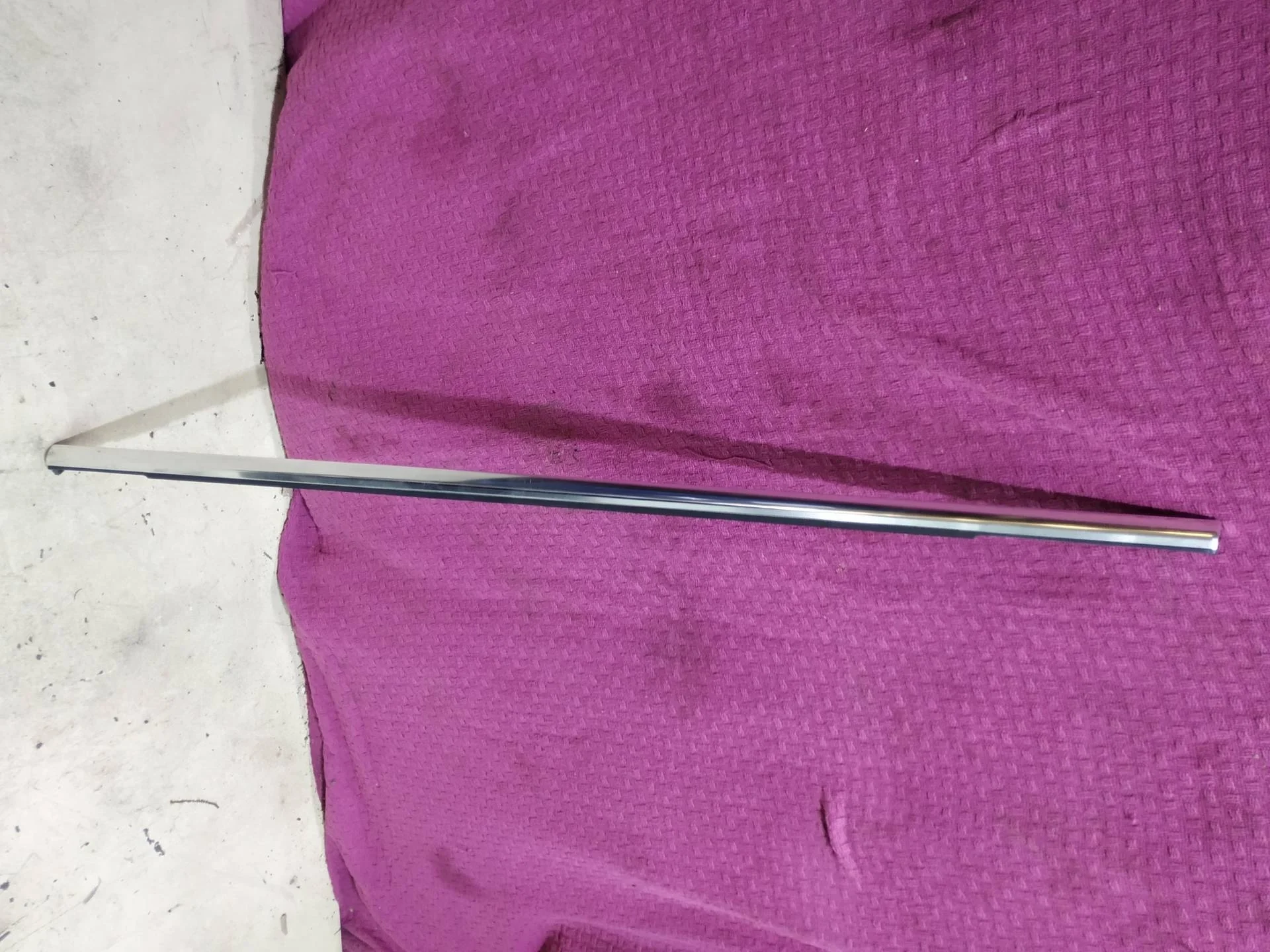 молдинг двери задней правой Volkswagen Touareg 2  2013