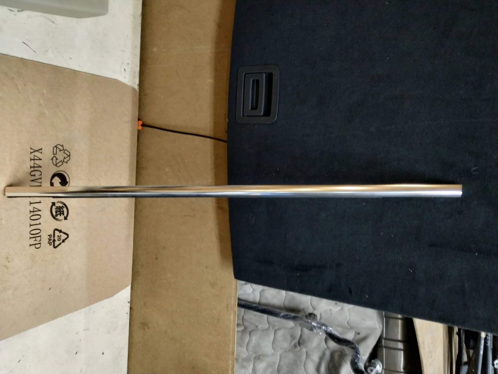 молдинг двери задней правой Volkswagen Touareg 2  2013