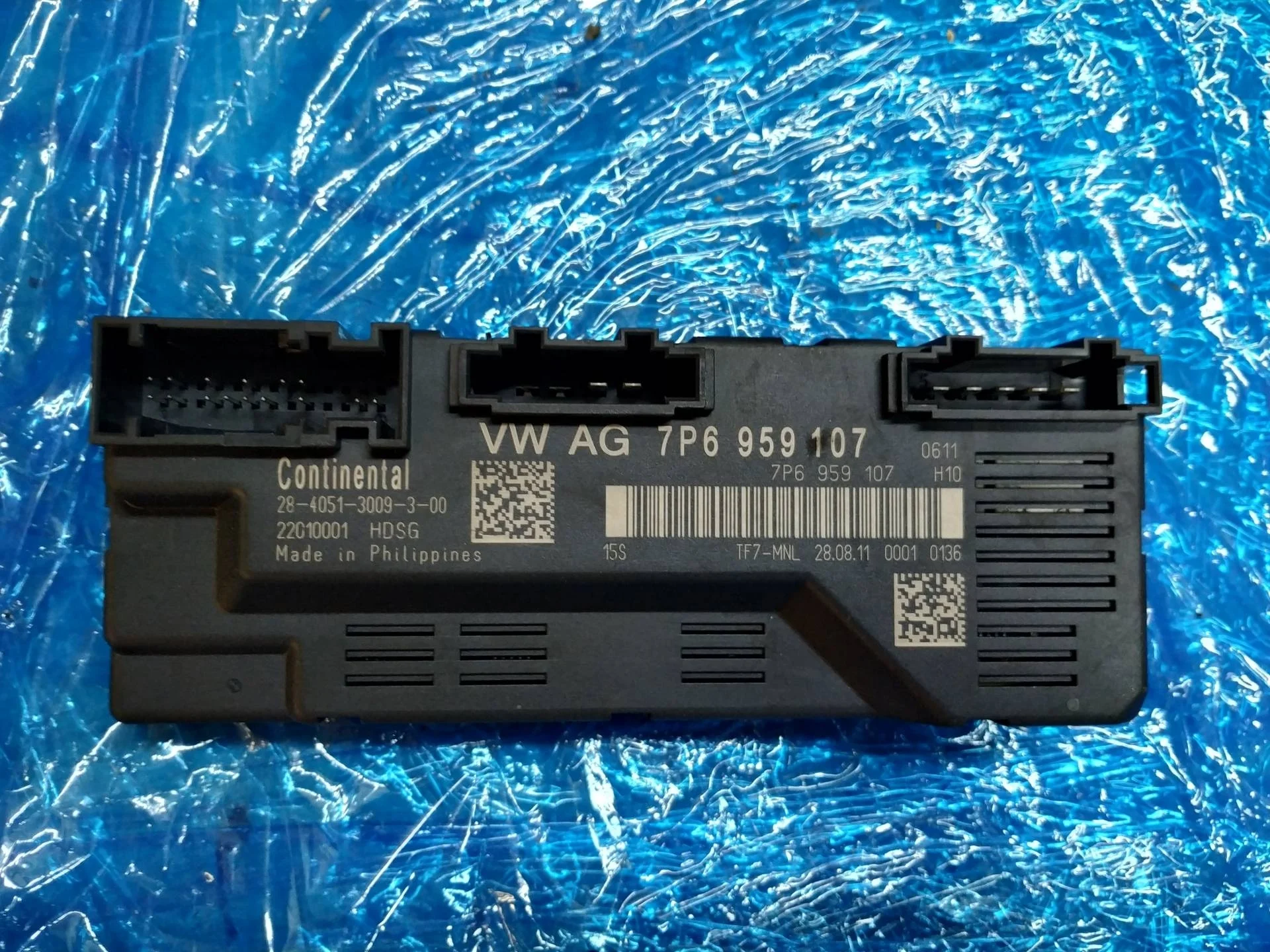 блок управления крышкой багажника Volkswagen Touareg 2  2013