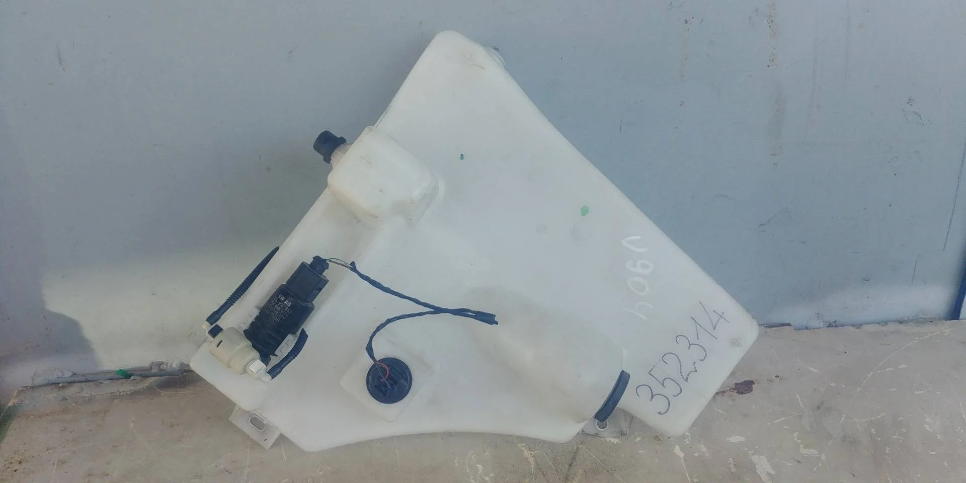 бачок расширительный Volkswagen Touareg 2  2013