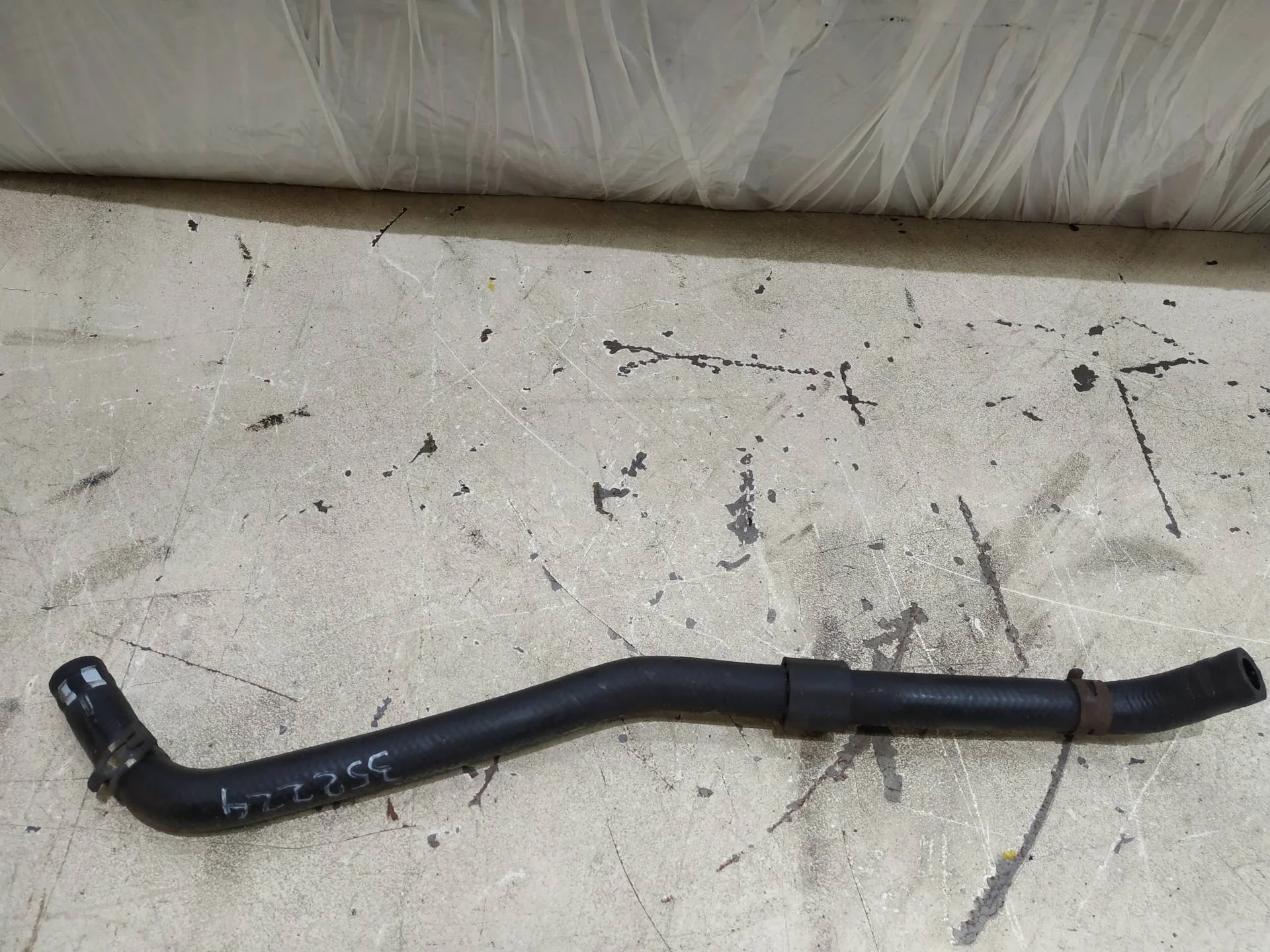 патрубок (трубопровод, шланг) Volkswagen Touareg 2  2013