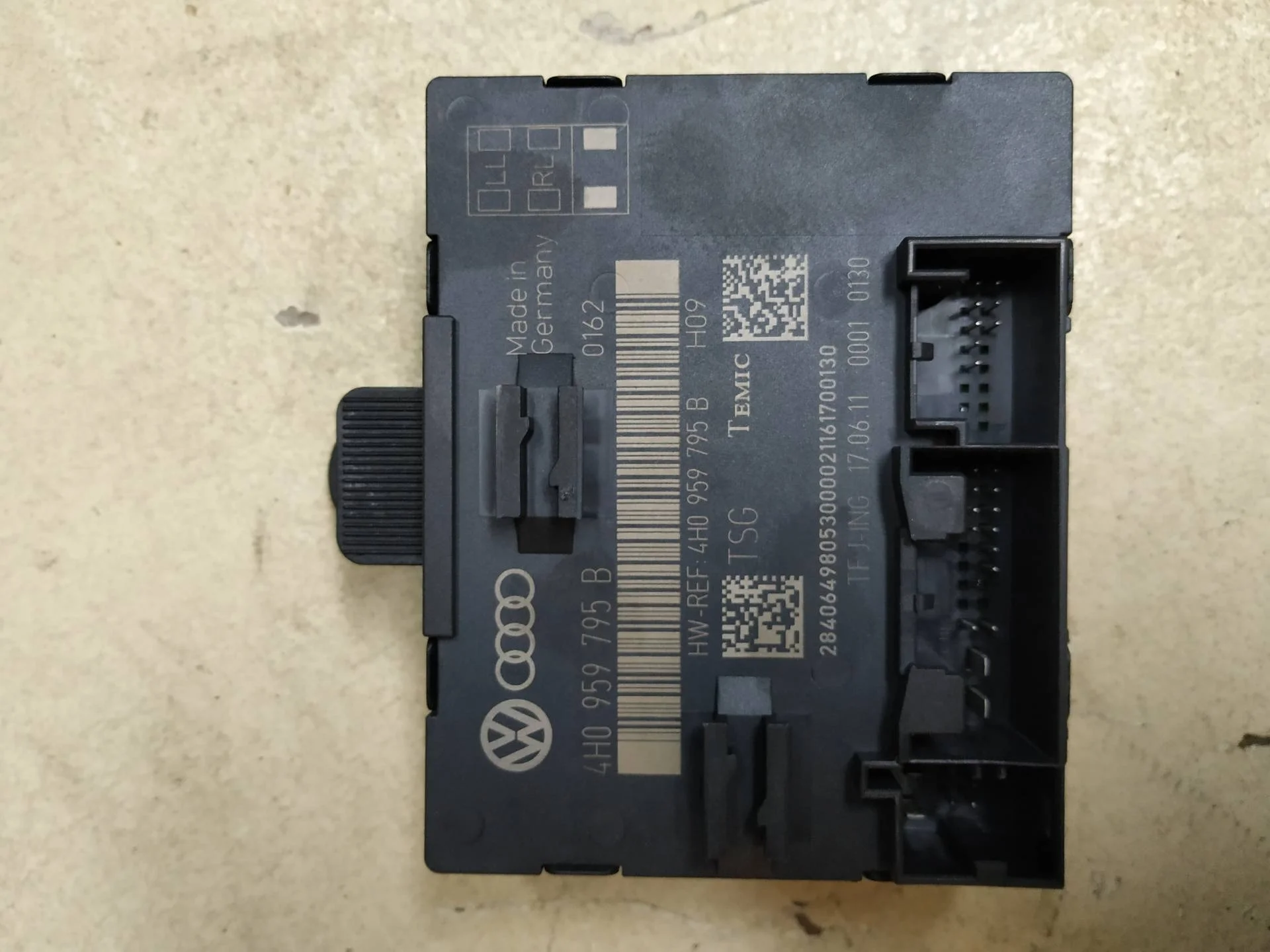 модуль управления двери задней Volkswagen Touareg 2  2013