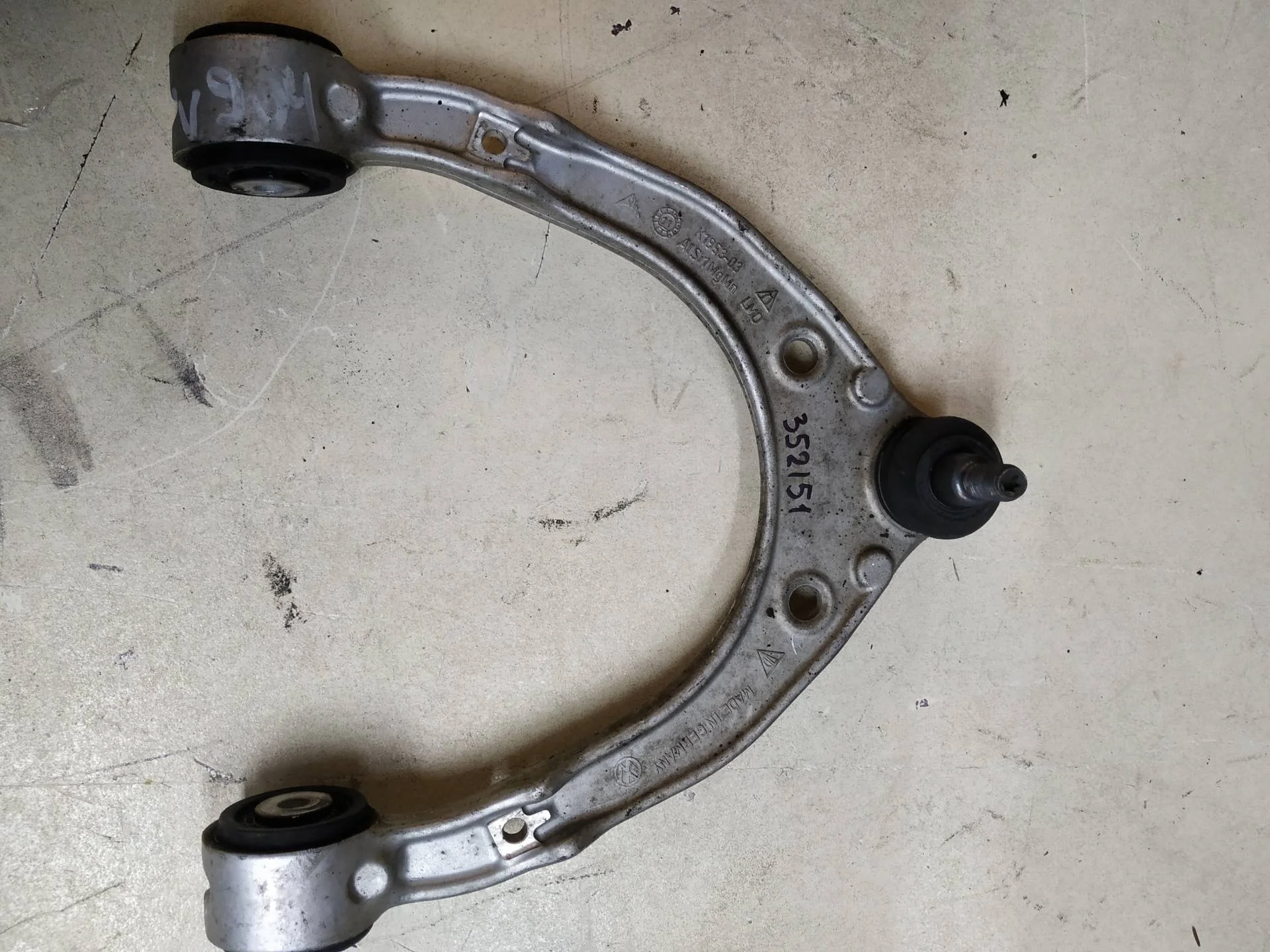 рычаг передний Volkswagen Touareg 2  2013