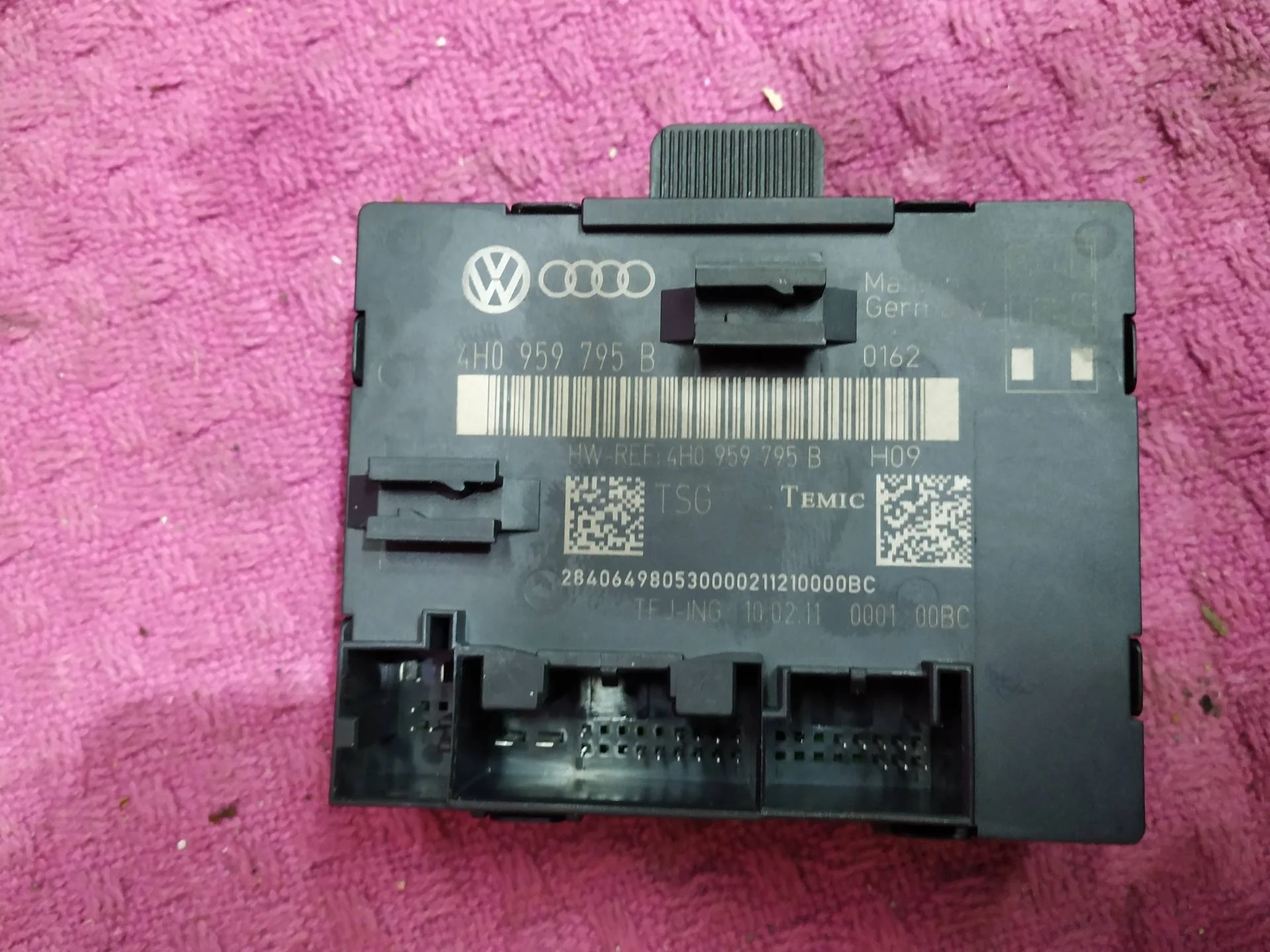 модуль управления двери задней Volkswagen Touareg 2  2013