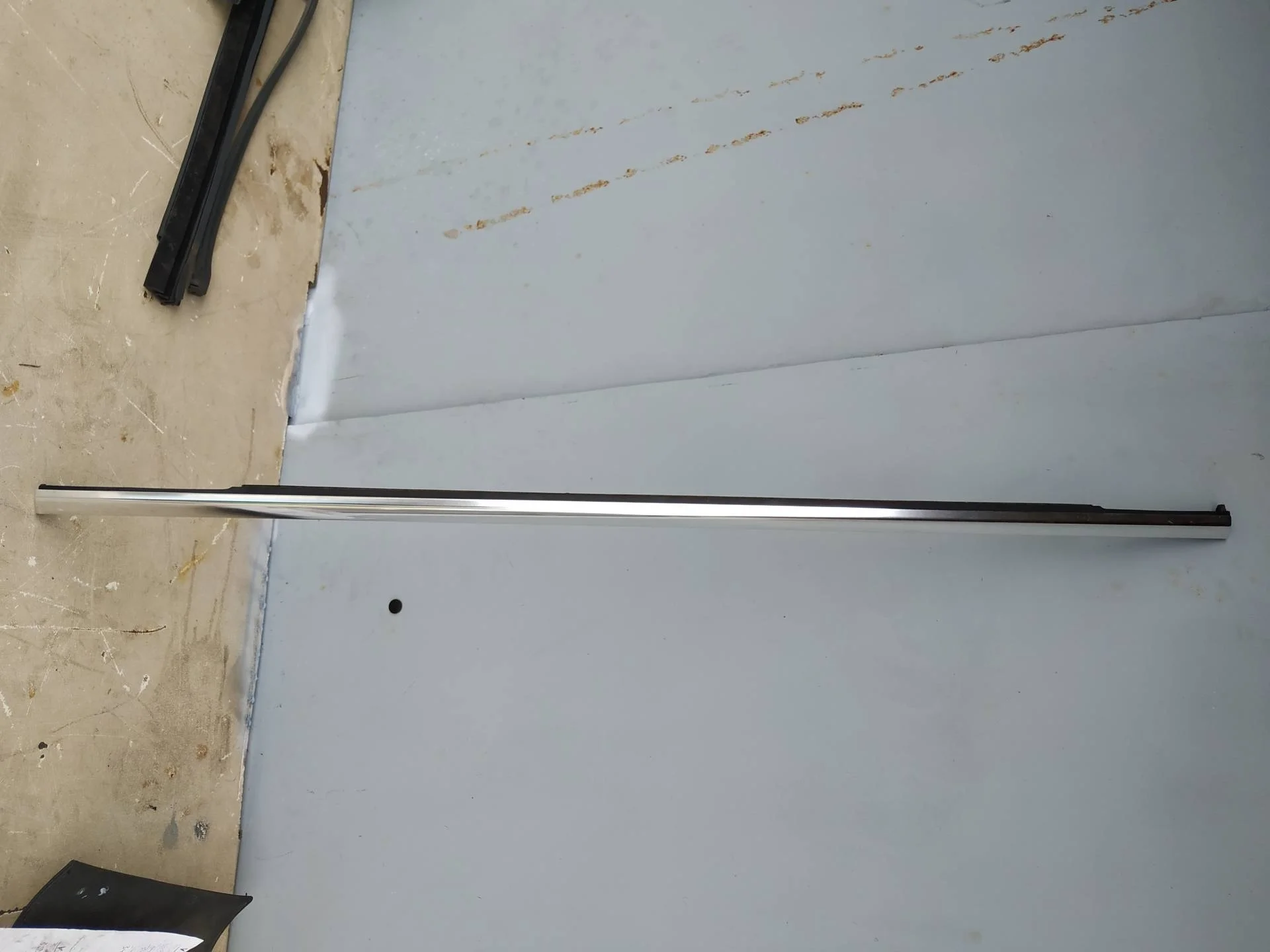 молдинг двери задней правой Volkswagen Touareg 2  2013