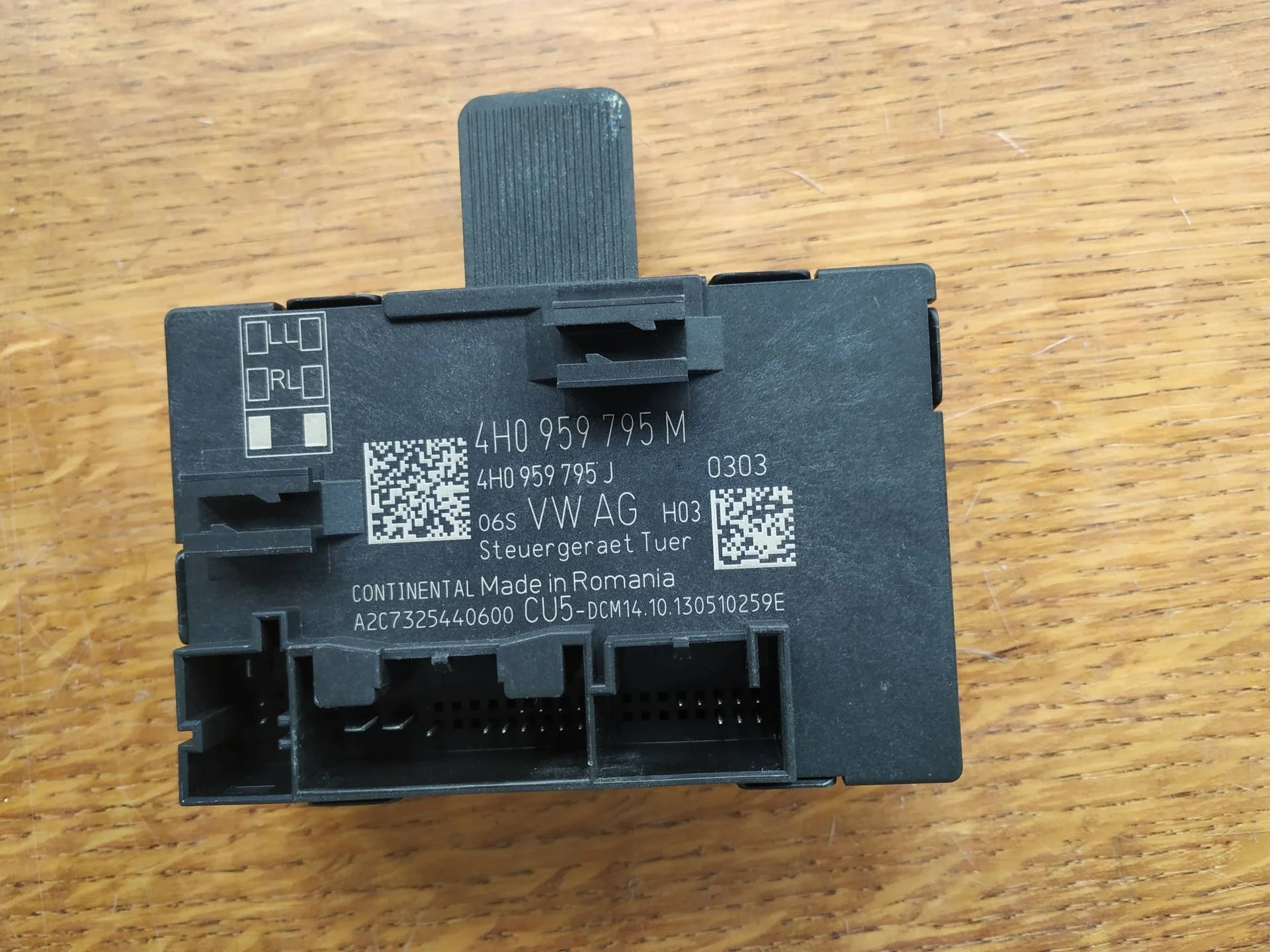 модуль управления двери задней Volkswagen Touareg 2  2013