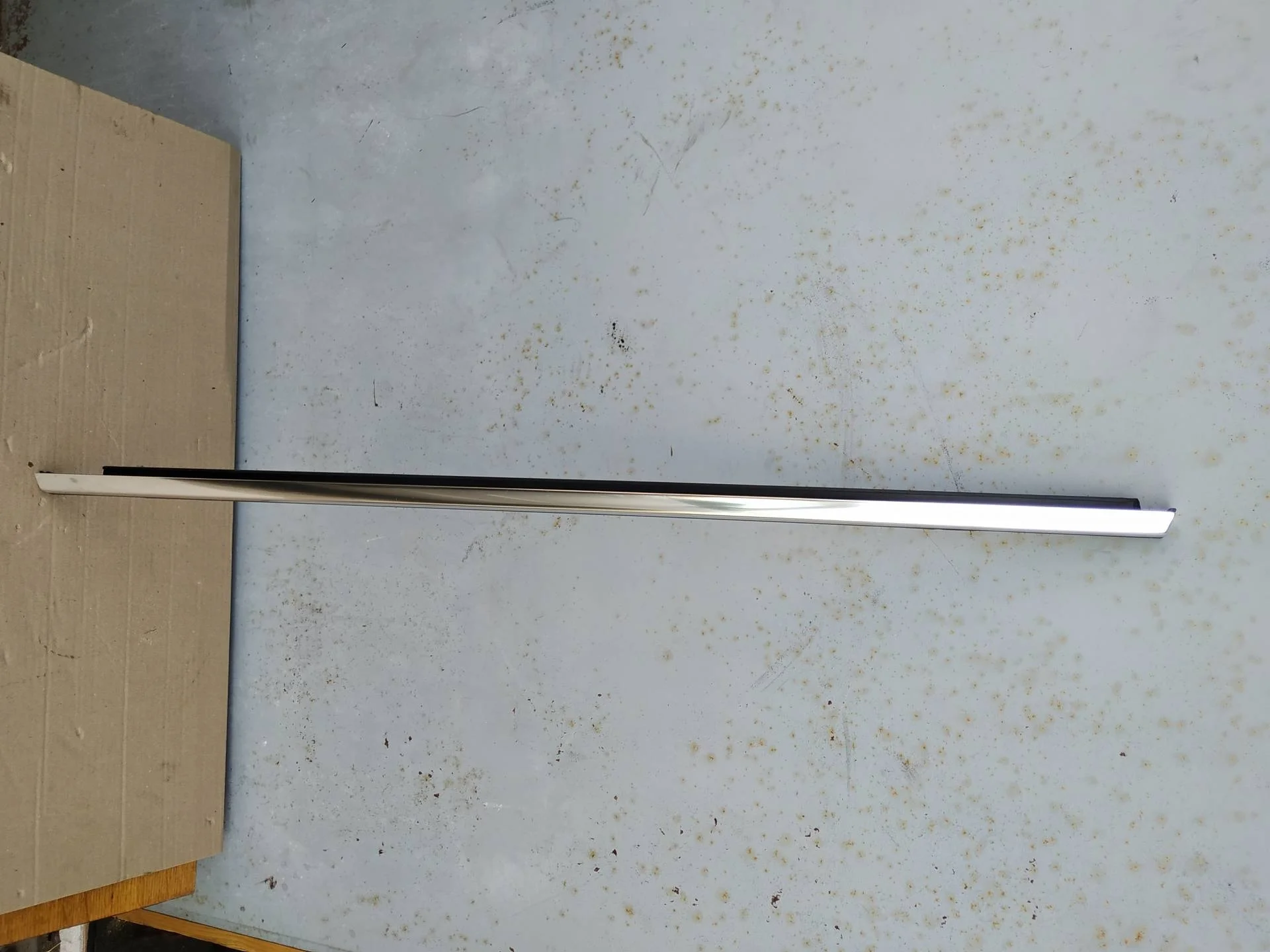 молдинг двери задней правой Volkswagen Touareg 2  2013