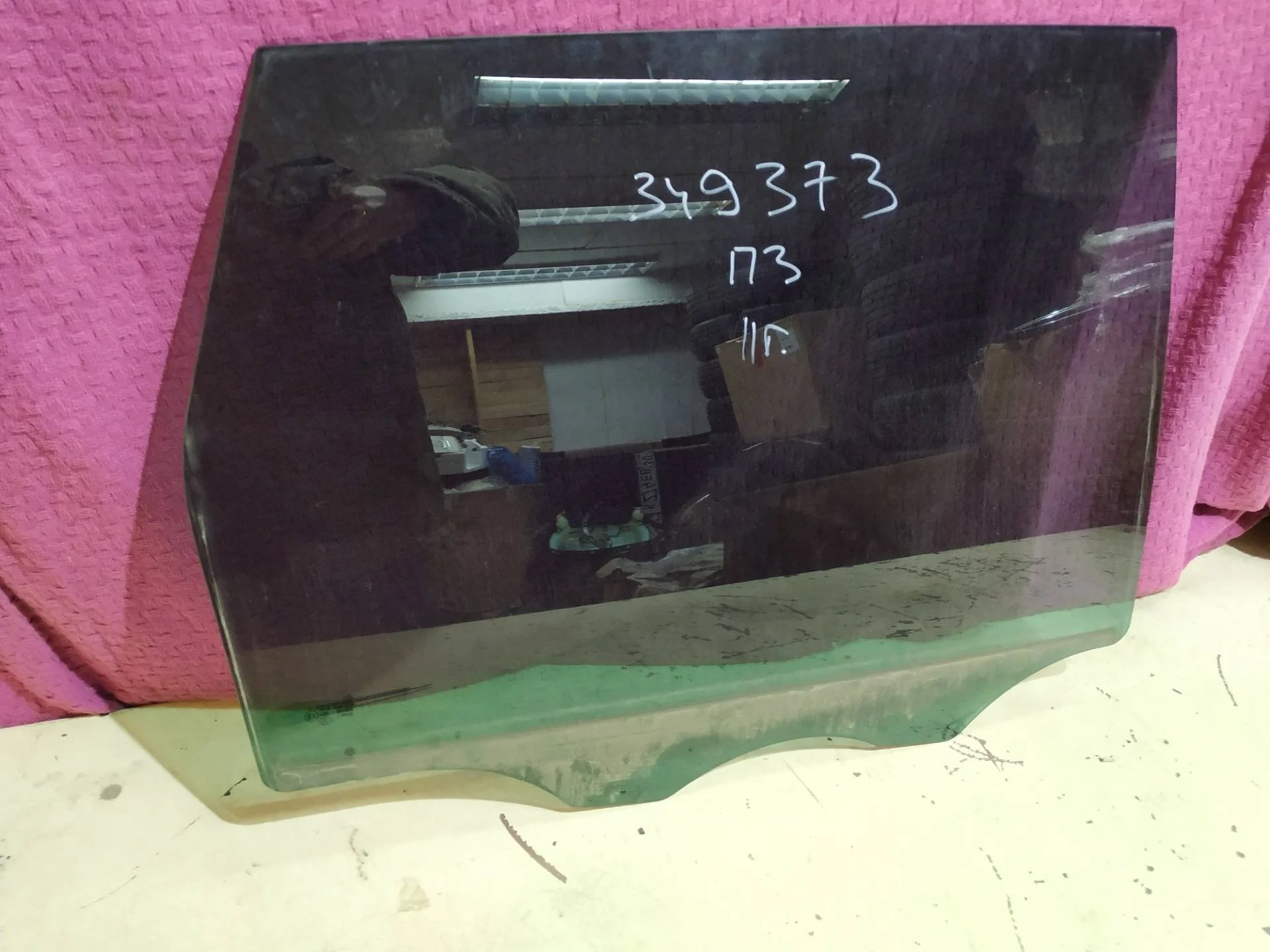 стекло двери задней правой Volkswagen Touareg 2  2013