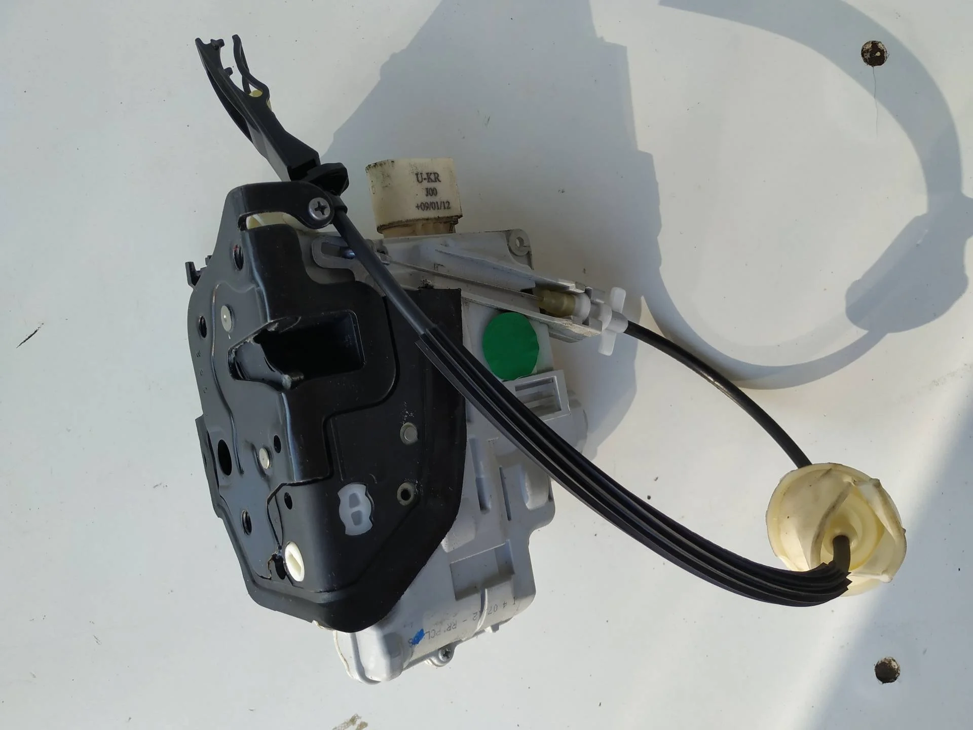 замок двери задней правой Volkswagen Touareg 2  2013