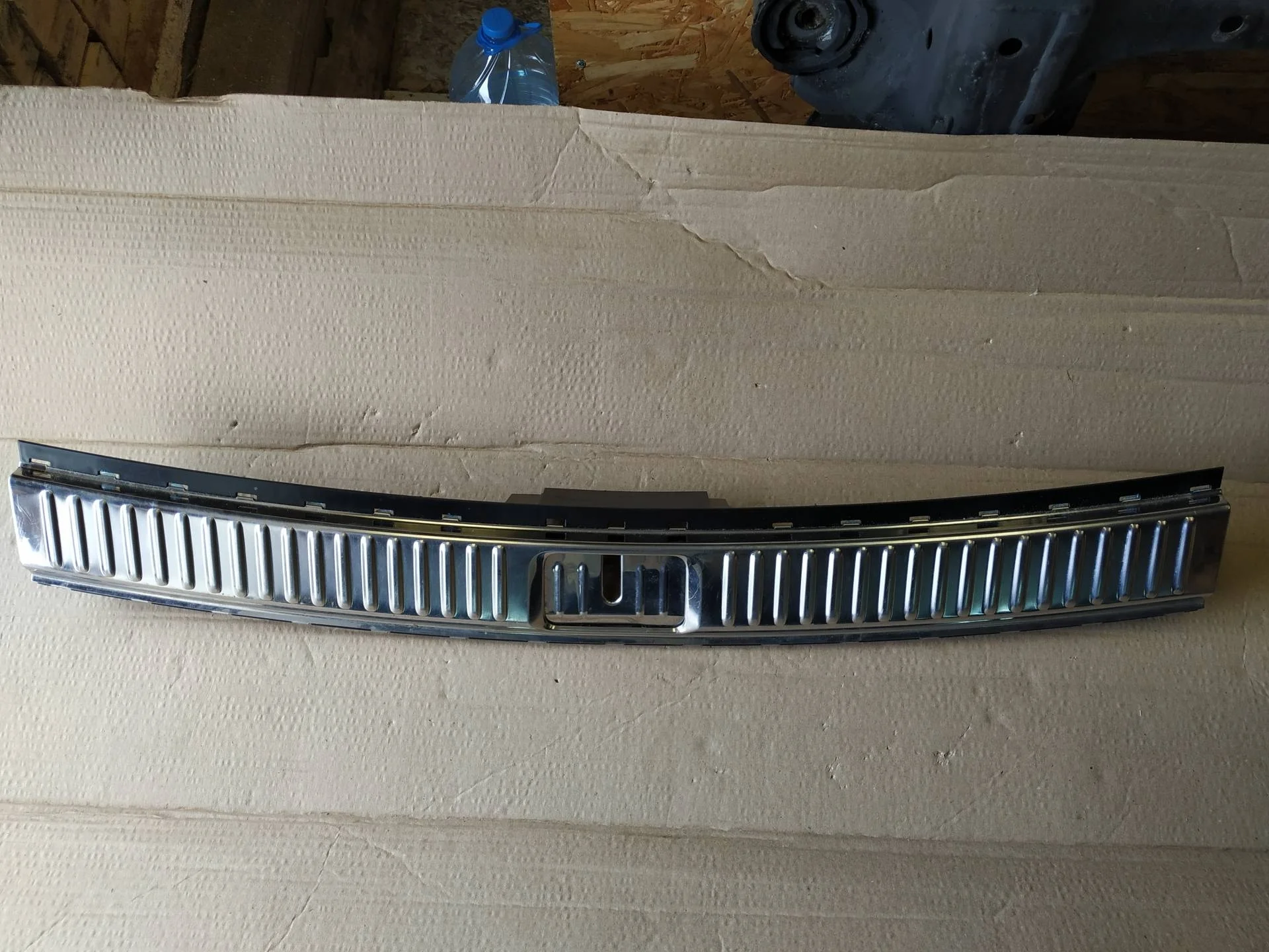 накладка внутренняя на заднюю панель кузова Volkswagen Touareg 2  2013