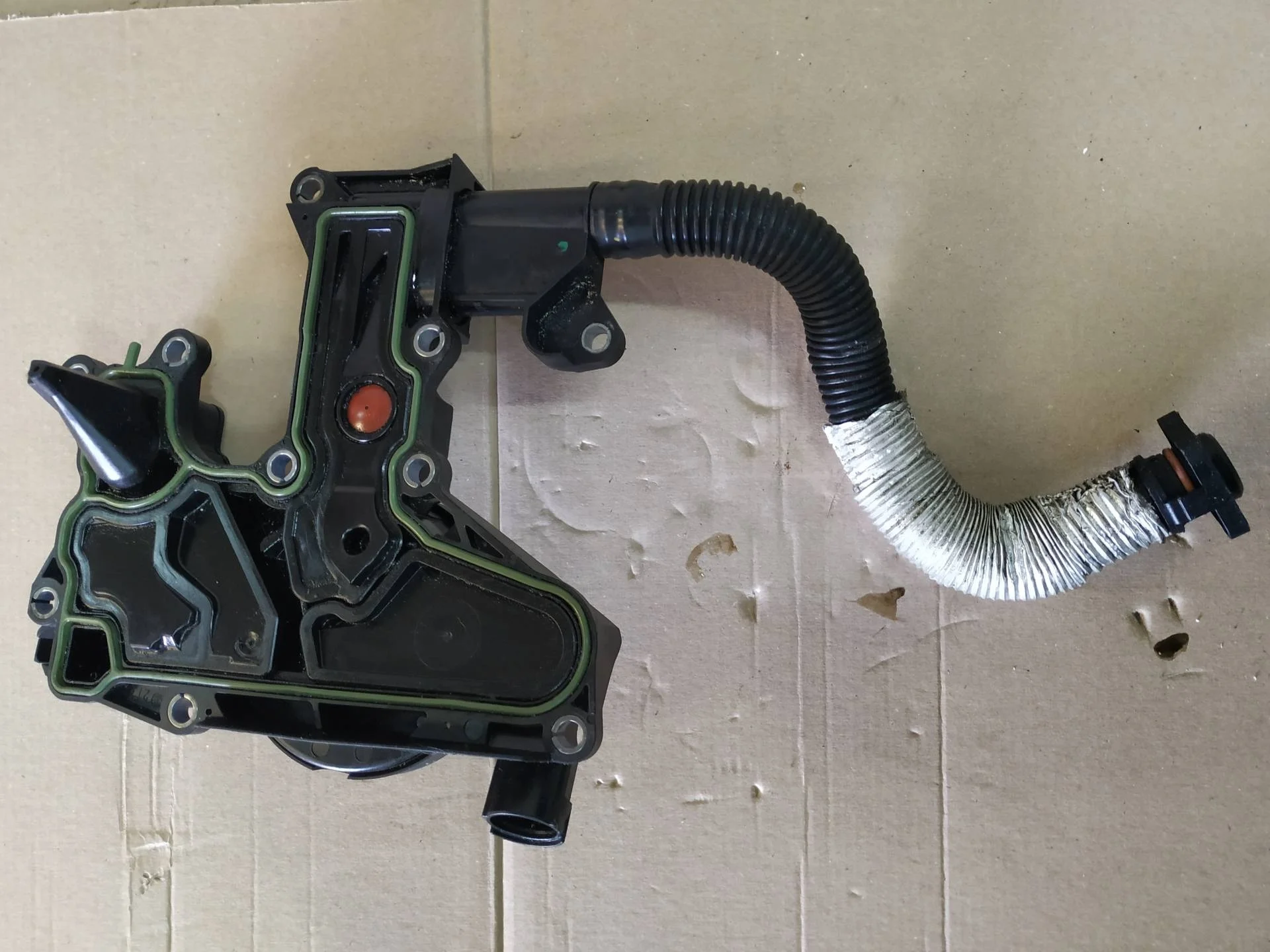 маслоотделитель (сапун) Volkswagen Touareg 2  2013