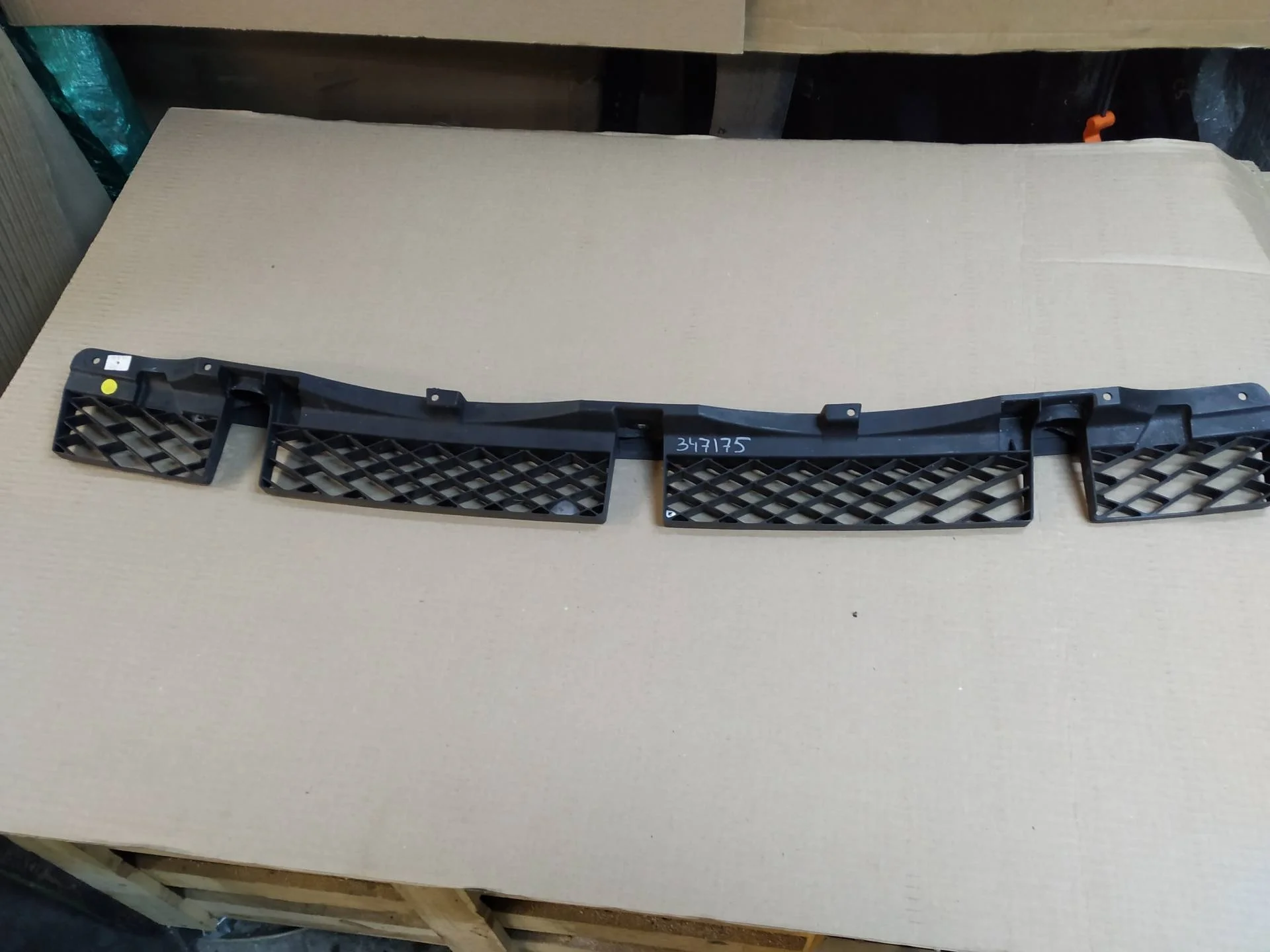 крепление заднего бампера Volkswagen Touareg 2  2013